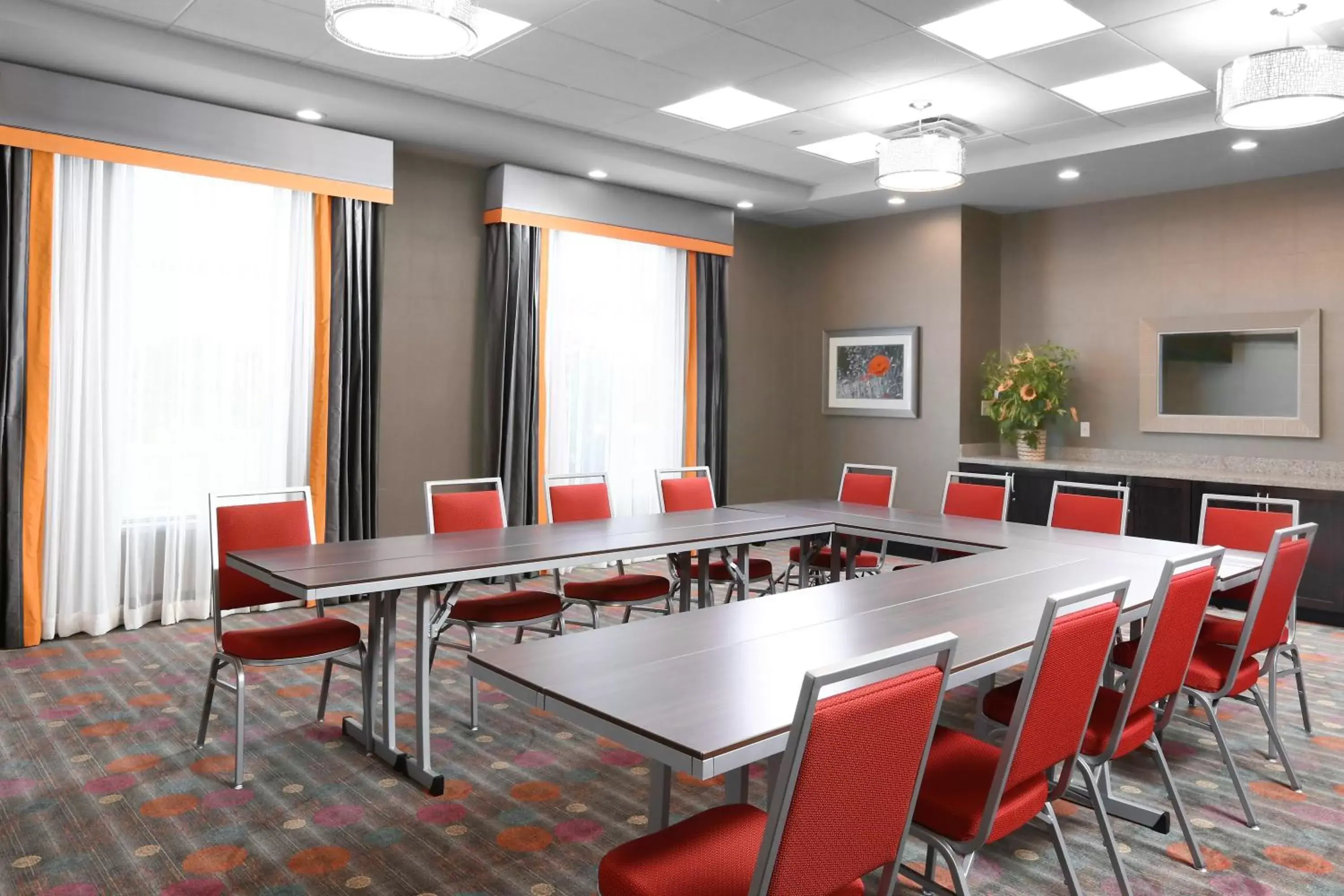 Meeting/conference room in Holiday Inn Express Moline - Quad Cities Area, an IHG Hotel