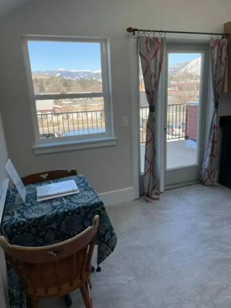 Balcony/Terrace in Goldsmith's River Front Inn