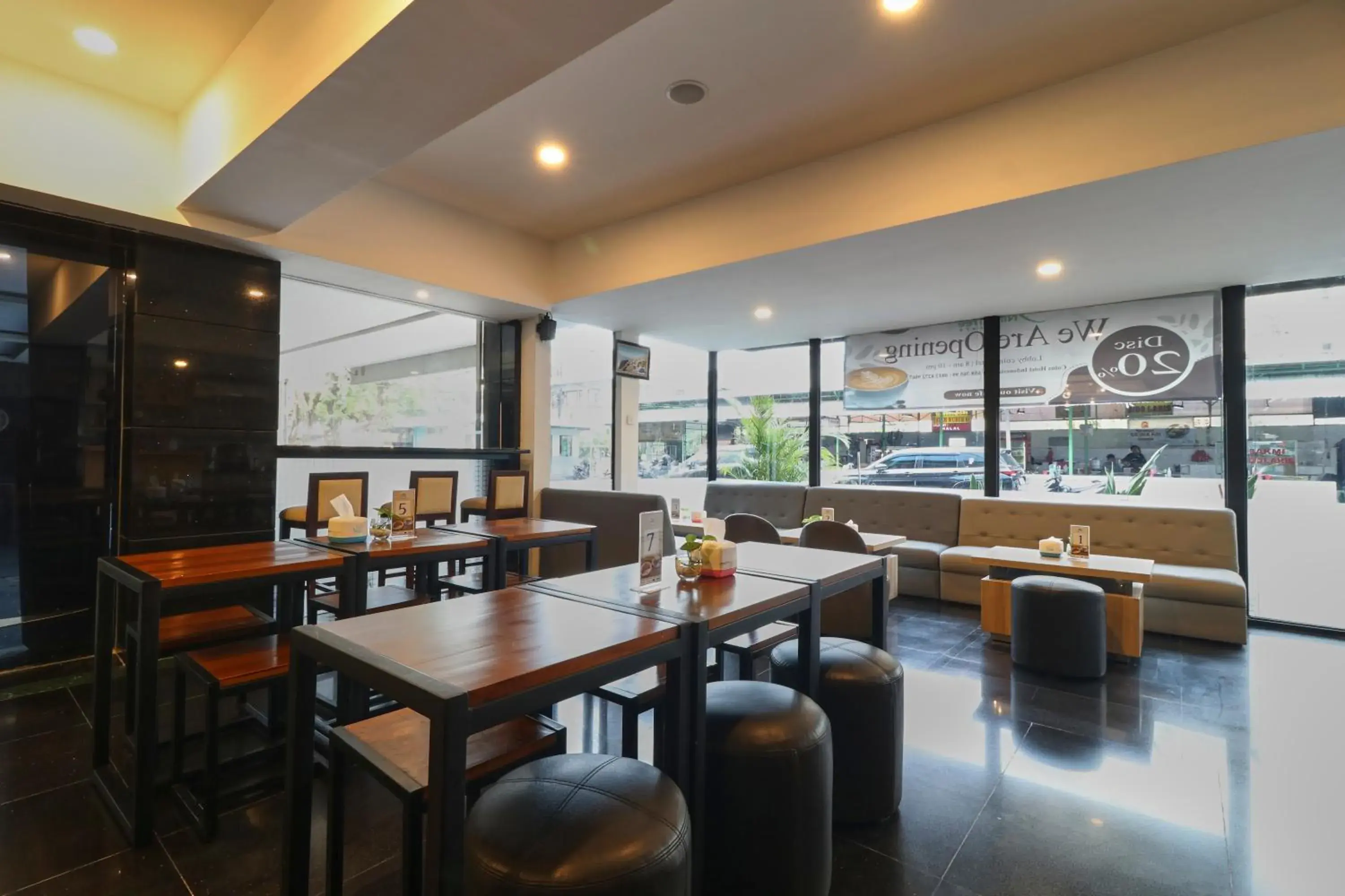 Lobby or reception, Restaurant/Places to Eat in Coins Hotel Jakarta