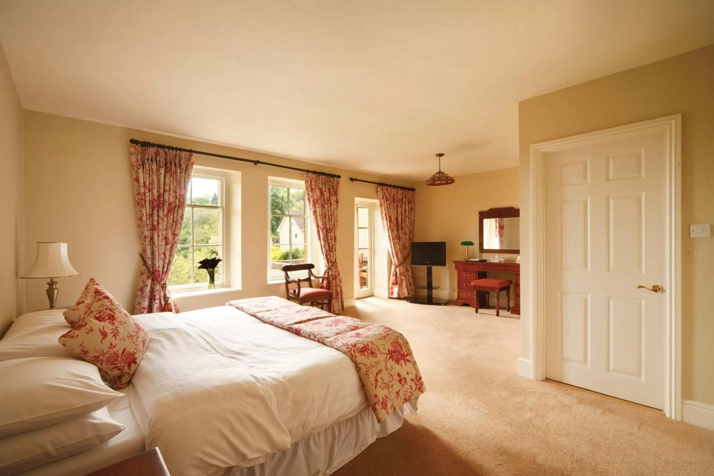 Photo of the whole room, Bed in Best Western Limpley Stoke Hotel
