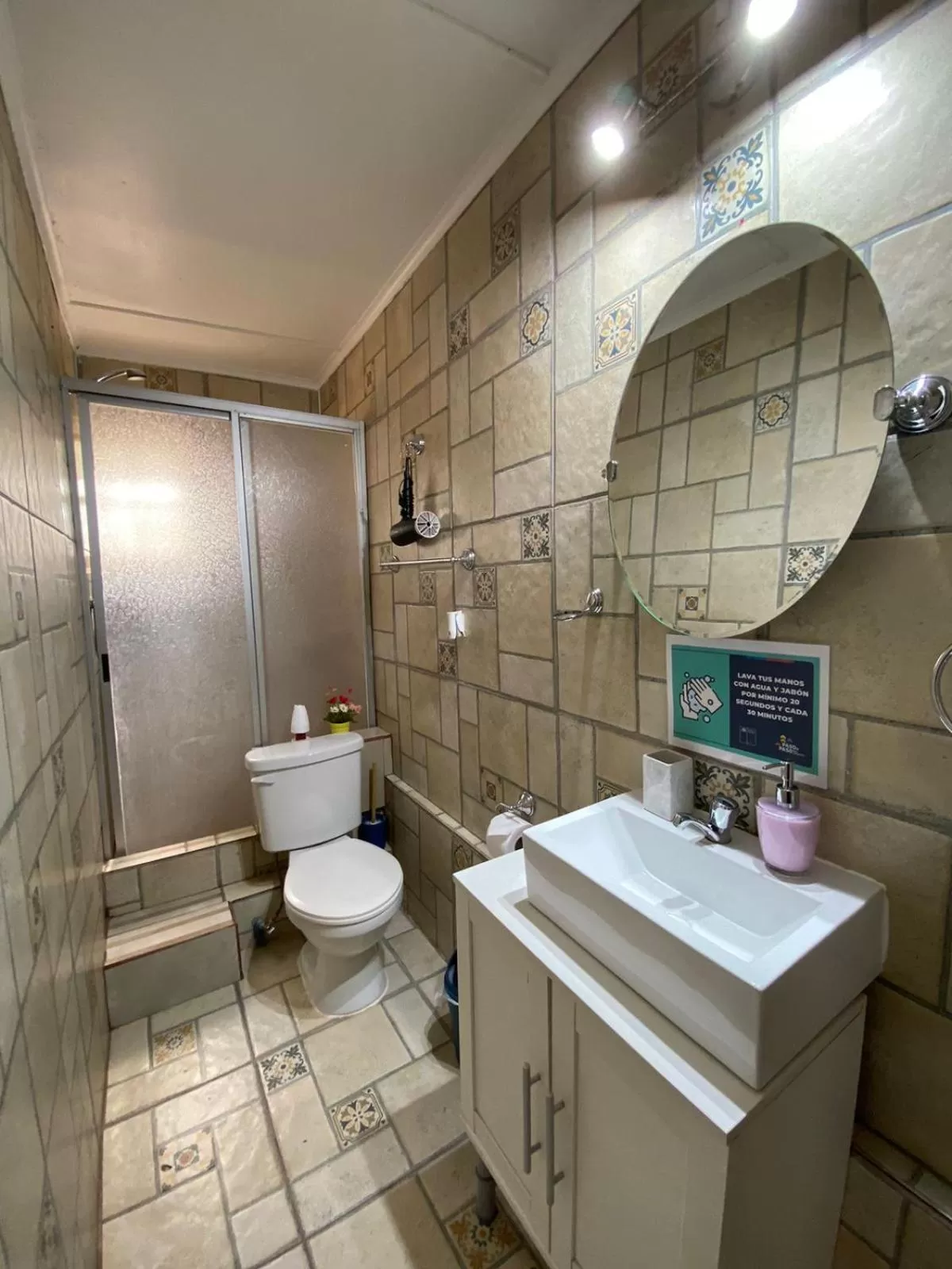 Shower, Bathroom in CaminAndes Hostal