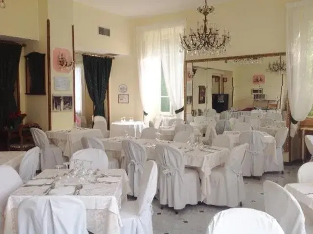 Restaurant/places to eat, Banquet Facilities in Hotel Petit Royal