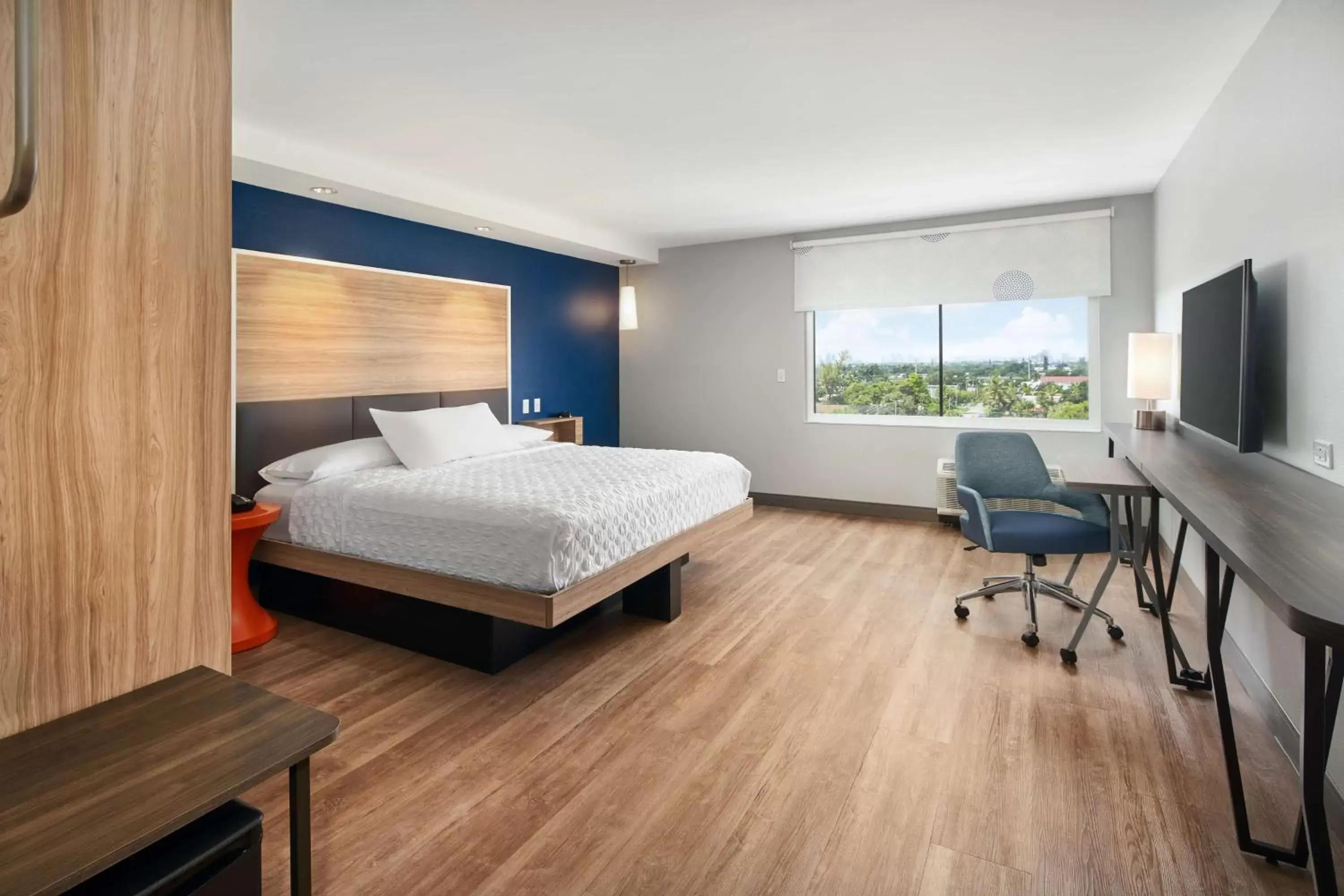 Bedroom in Tru By Hilton Ft Lauderdale Airport