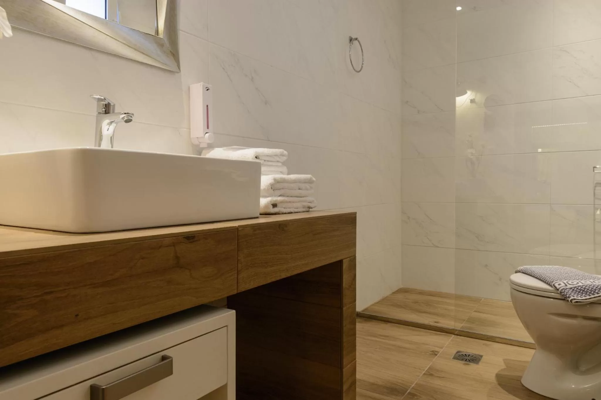 Shower in Dome Rooms Downtown