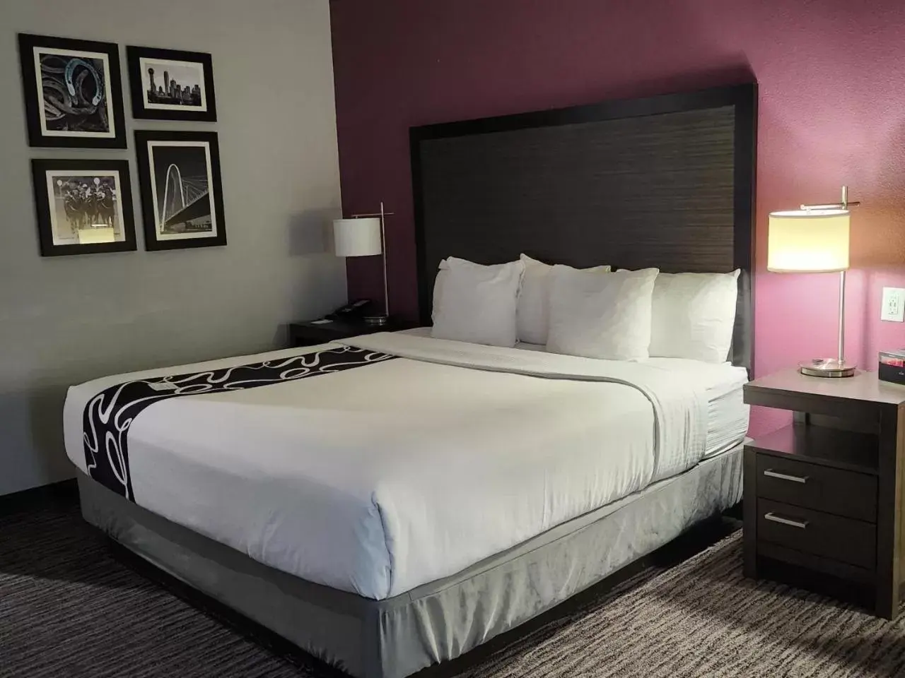 Bed in La Quinta by Wyndham Dallas Grand Prairie North