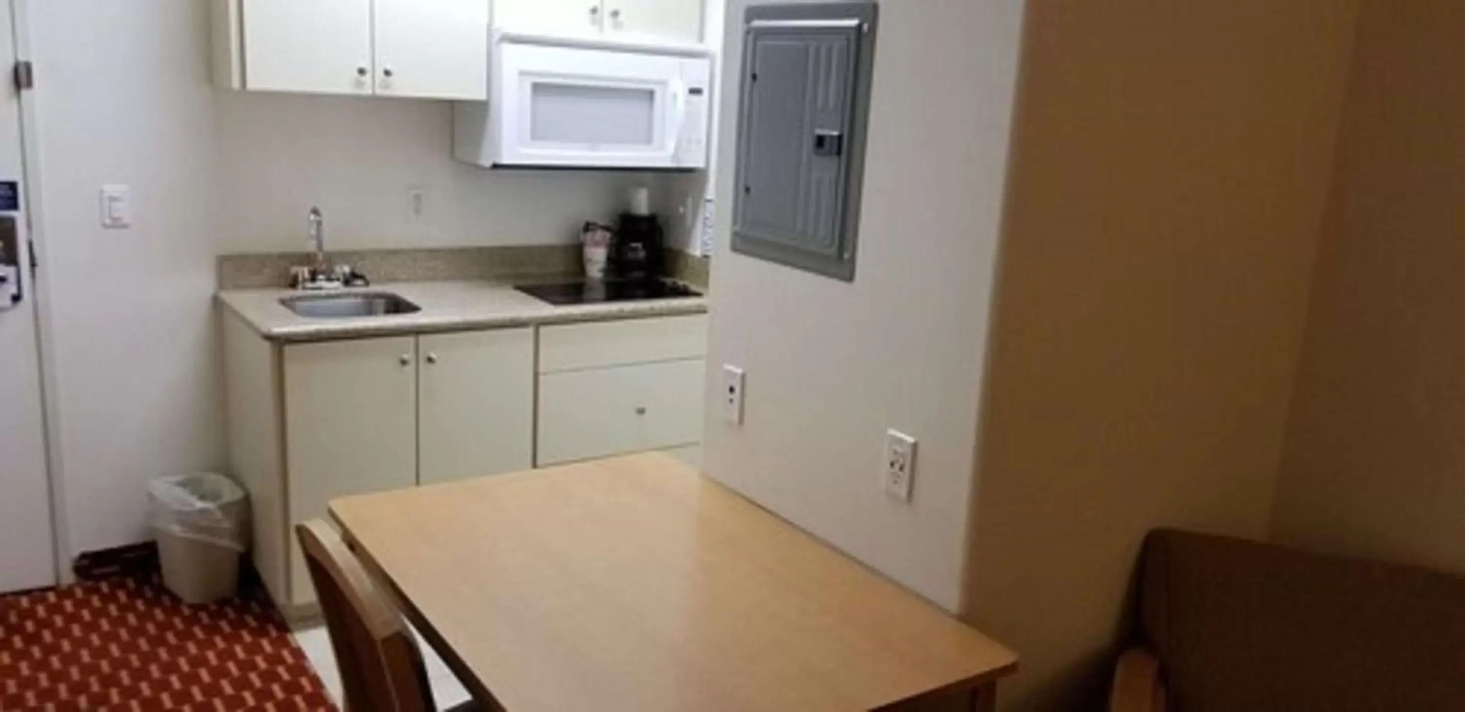 Photo of the whole room, Kitchen/Kitchenette in SureStay Plus Hotel by Best Western Vernal