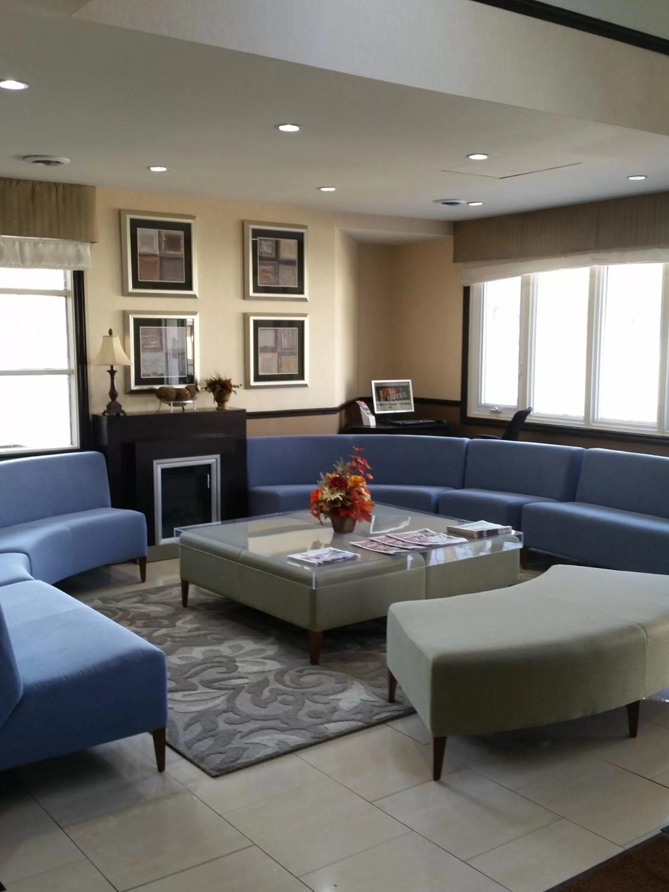 Decorative detail in Super 8 by Wyndham Brockville