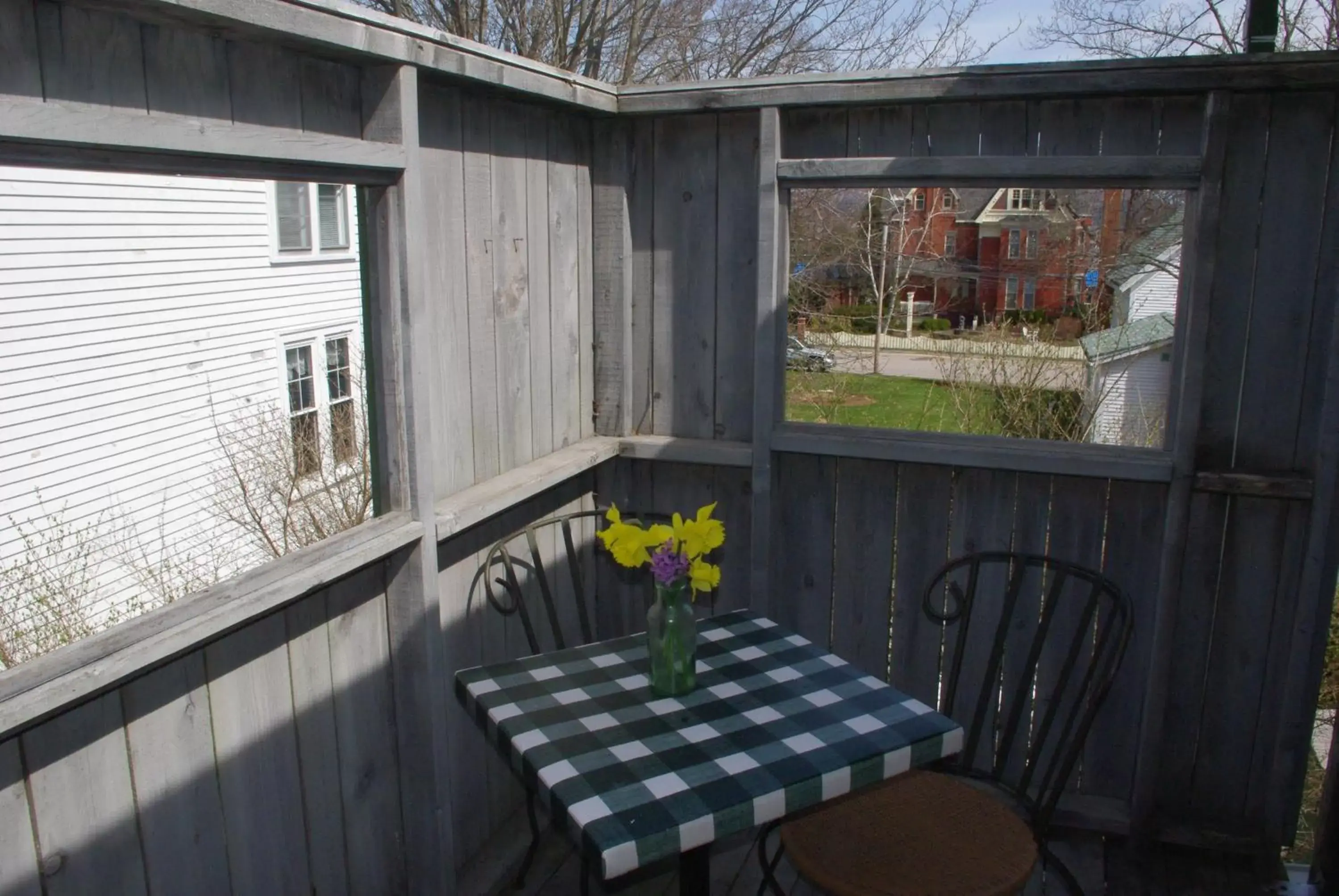 Patio in The Garrison House Inn