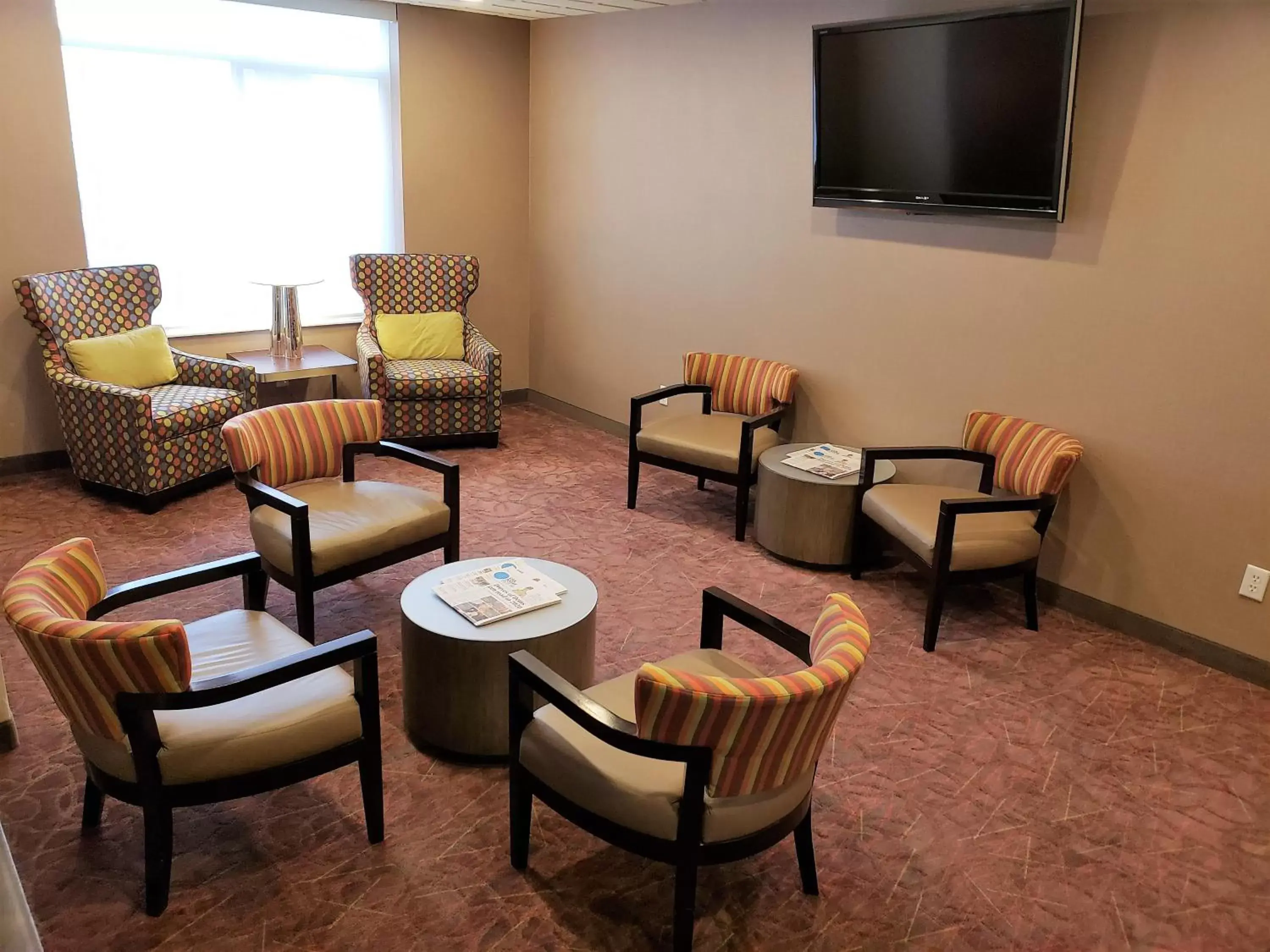 Lobby or reception, Seating Area in Holiday Inn Express Portland West/Hillsboro, an IHG Hotel