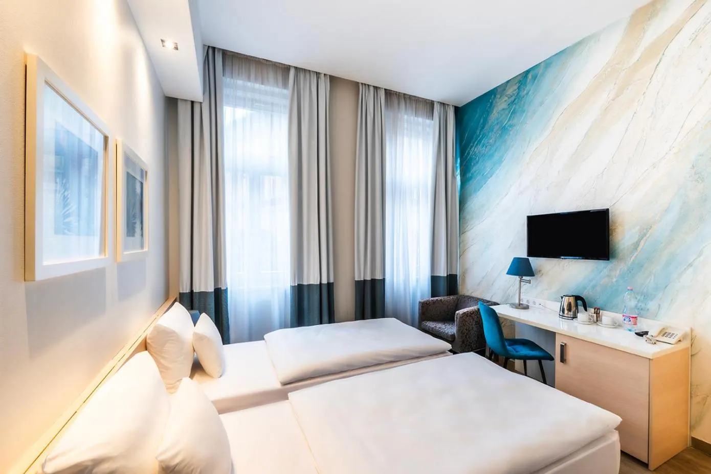 Photo of the whole room, Bed in Atrium Fashion Hotel