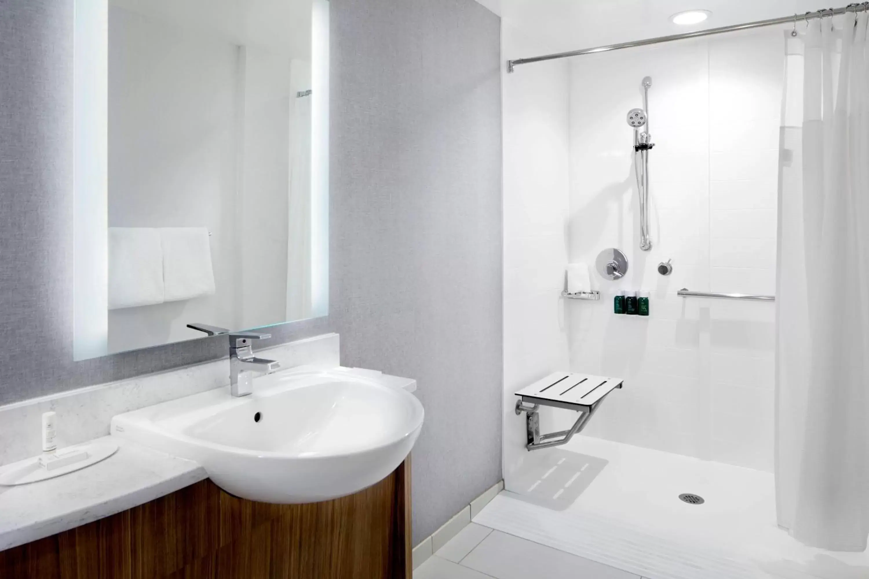 Bathroom in SpringHill Suites by Marriott Columbus Easton Area