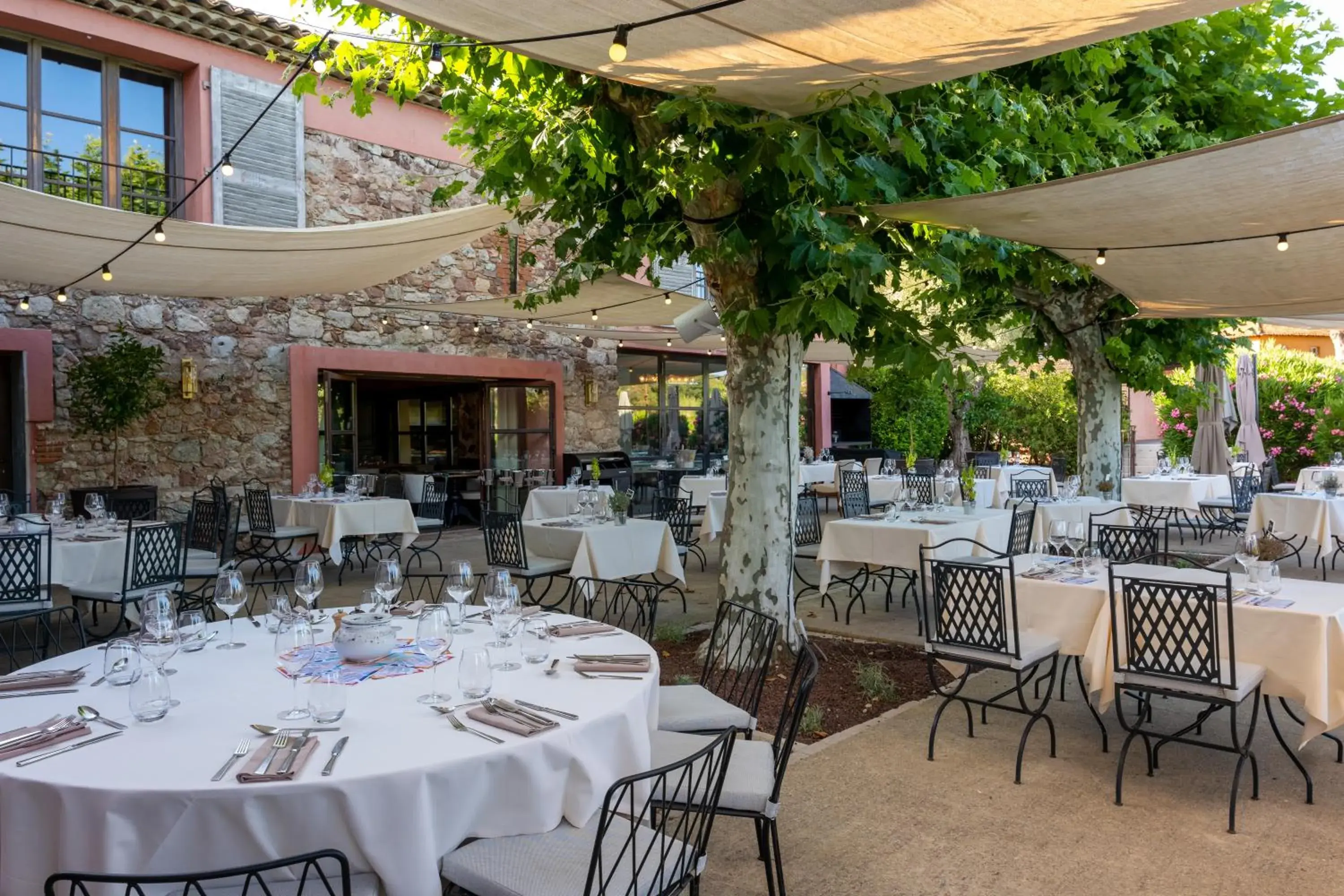 Restaurant/Places to Eat in La Bastide Du Clos des Roses - Les Collectionneurs