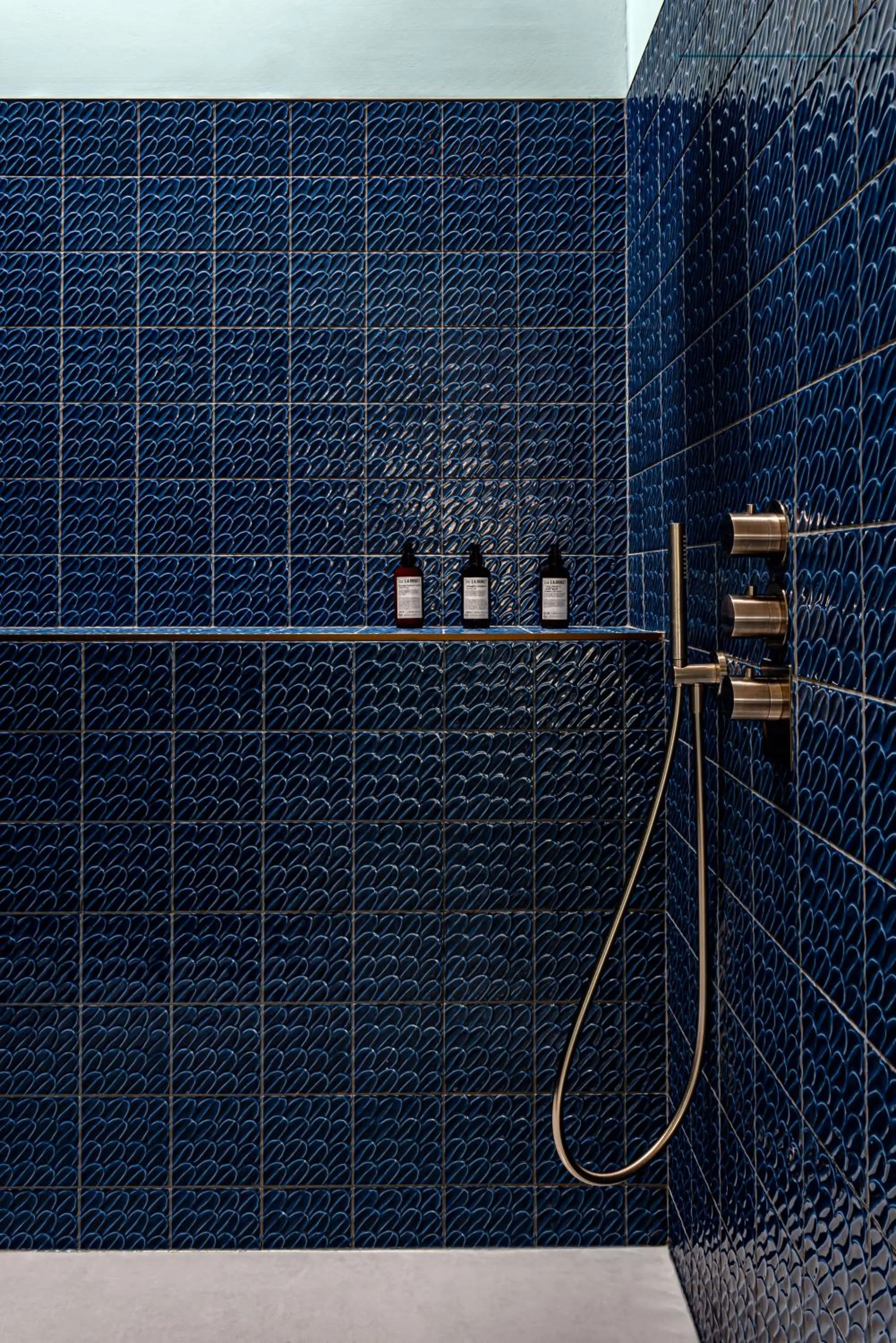 Shower in Cowley Manor Experimental