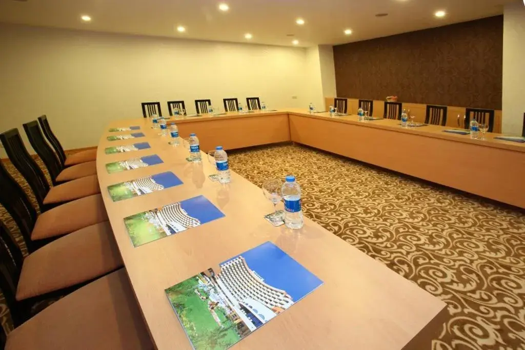 Business facilities, Business Area/Conference Room in Cender Hotel