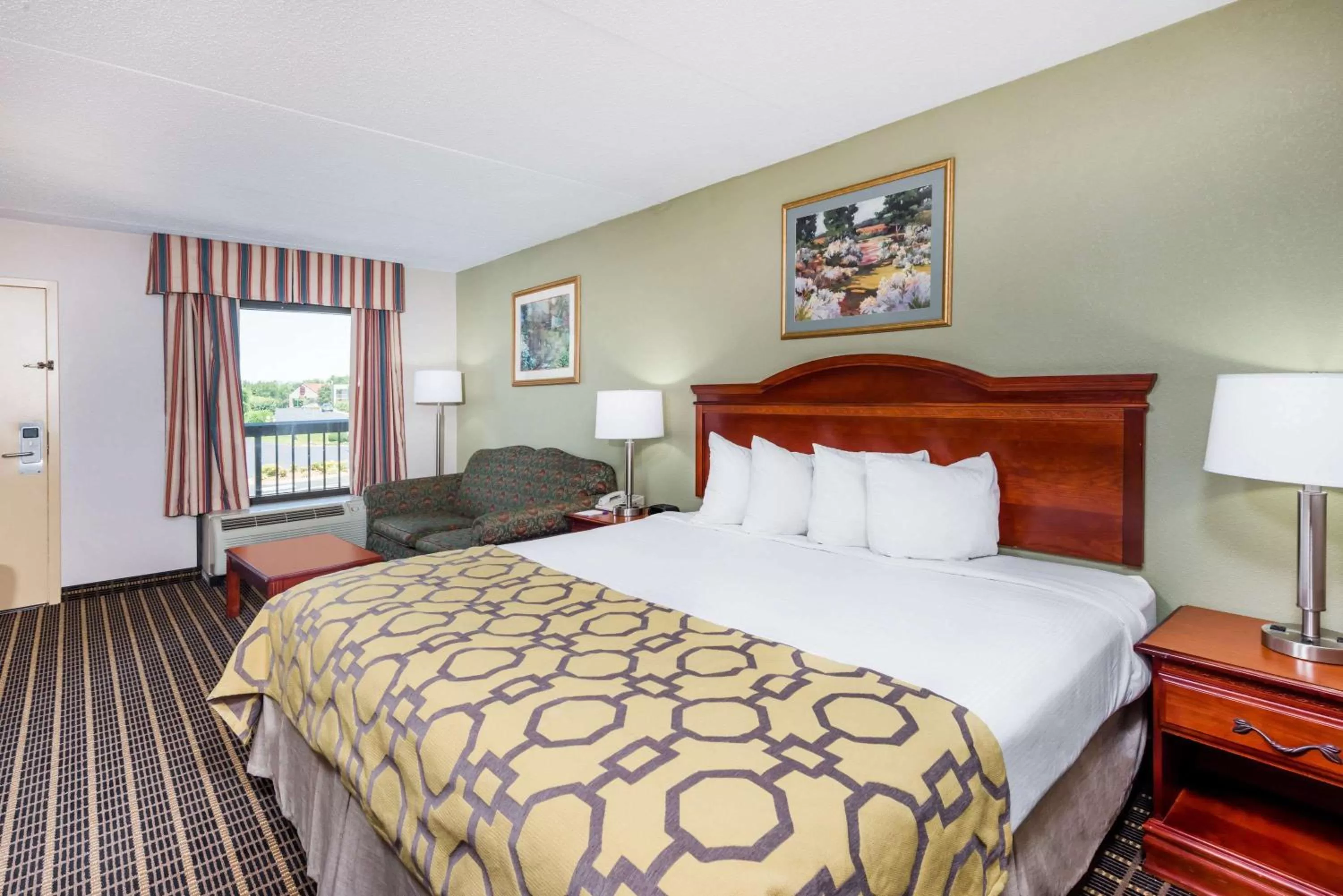 Photo of the whole room, Bed in Baymont by Wyndham Clarksville Northeast