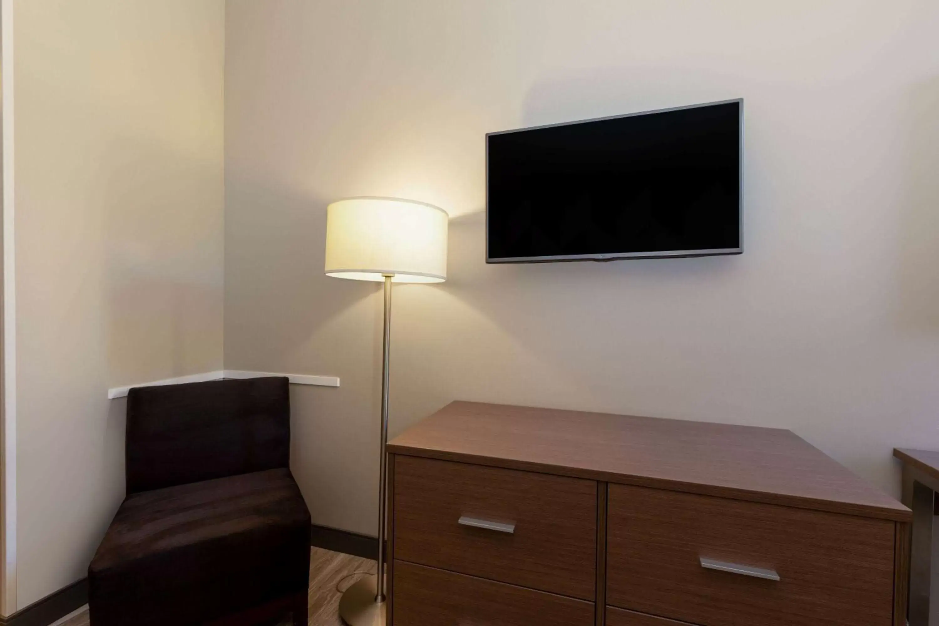 Photo of the whole room in La Quinta Inn & Suites by Wyndham Tulsa Downtown - Route 66 Photo of the whole room in La Quinta Inn & Suites by Wyndham Tulsa Downtown - Route 66