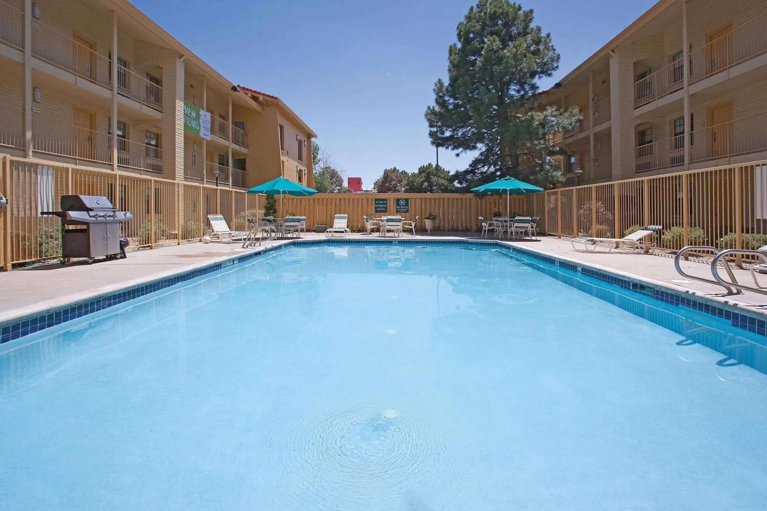 Activities, Swimming Pool in La Quinta Inn by Wyndham Denver Golden