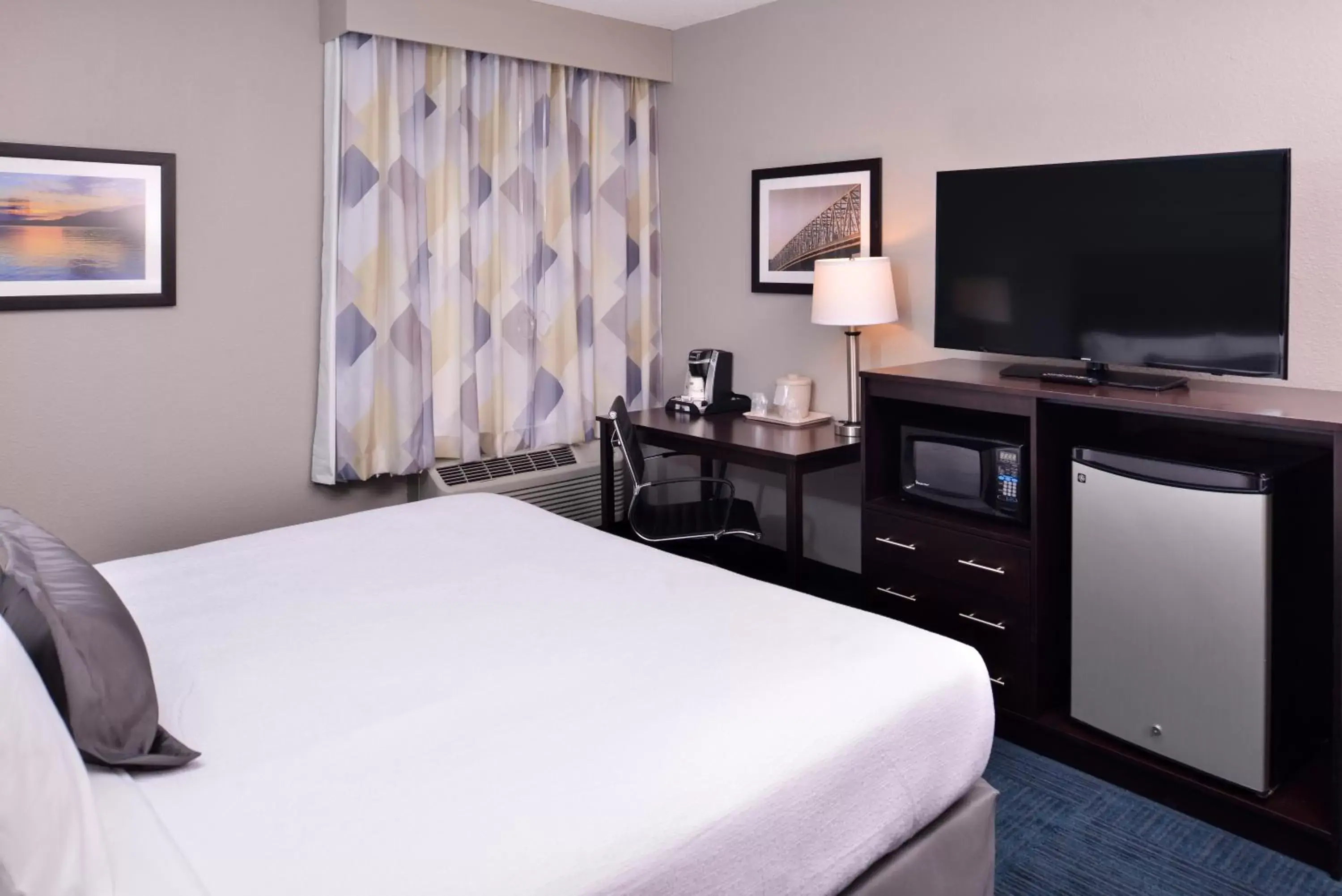 Bedroom, Bed in Best Western St. Clairsville Inn & Suites