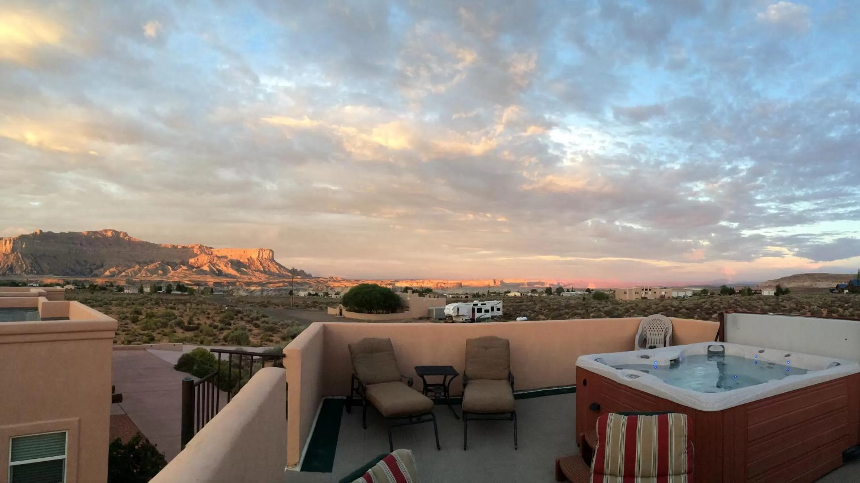 Hot Tub in Dreamkatchers Lake Powell Bed & Breakfast