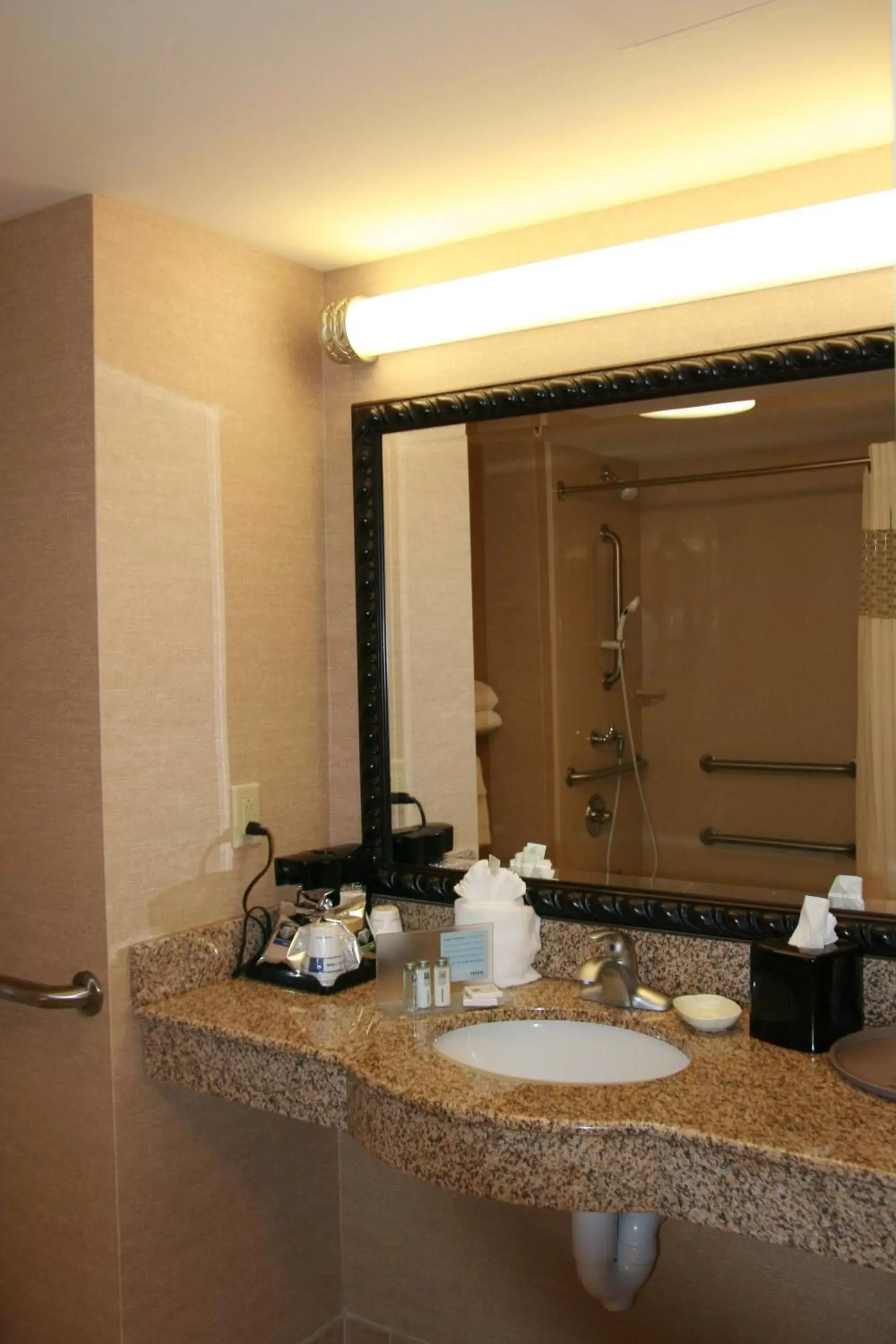 Bathroom in Hampton Inn South Kingstown - Newport Area