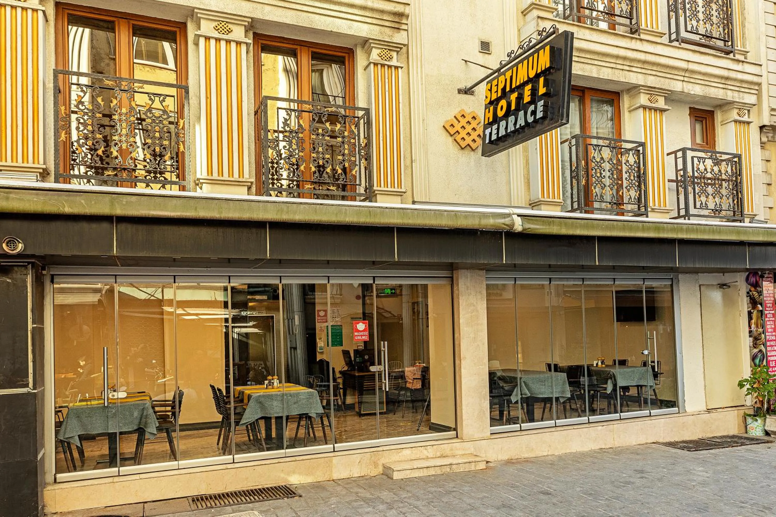 Facade/entrance in Septimum