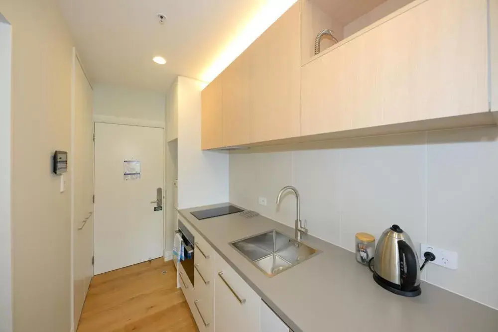 Kitchen/Kitchenette in West Fitzroy Apartments