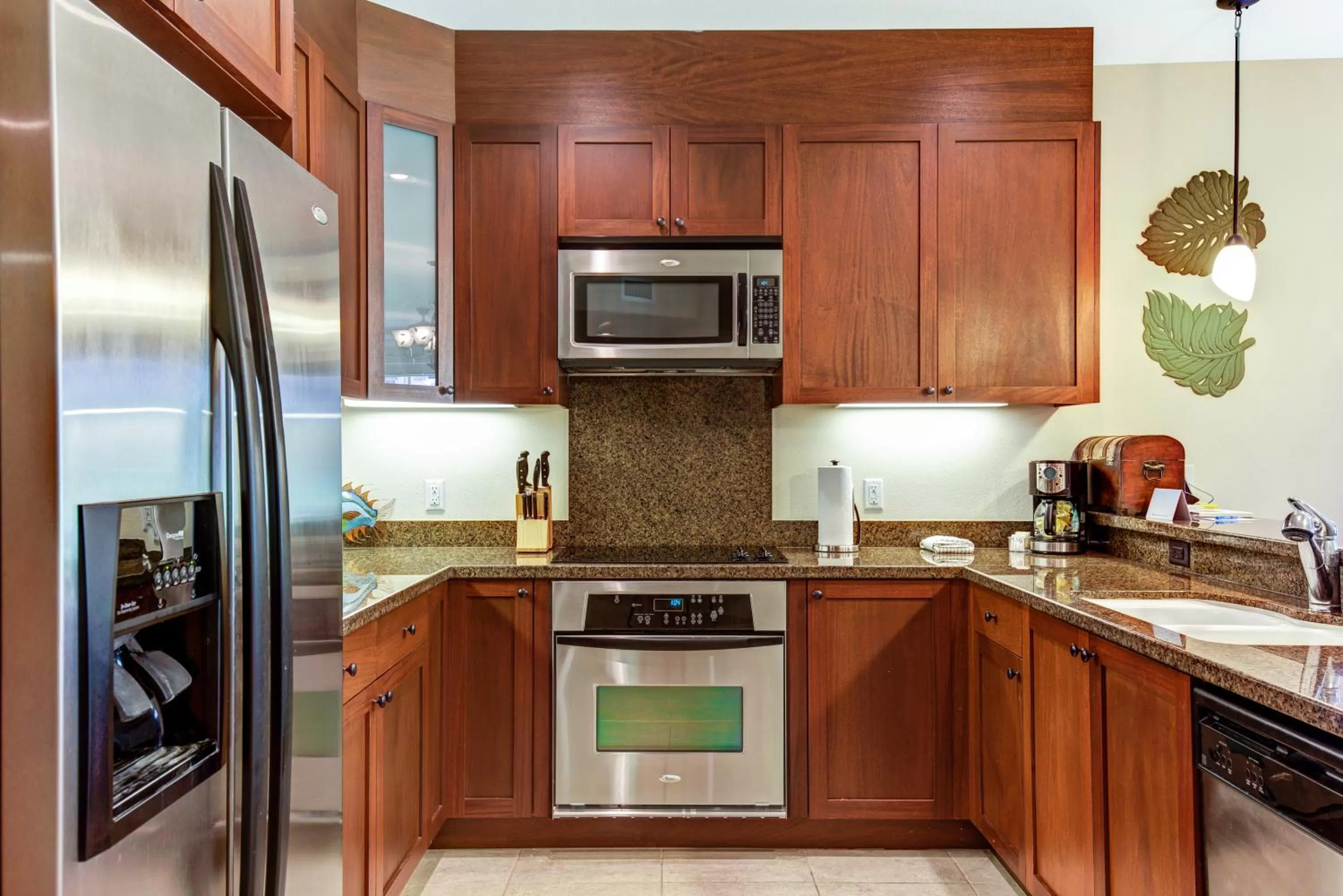 Kitchen or kitchenette in Castle Hali'i Kai at Waikoloa