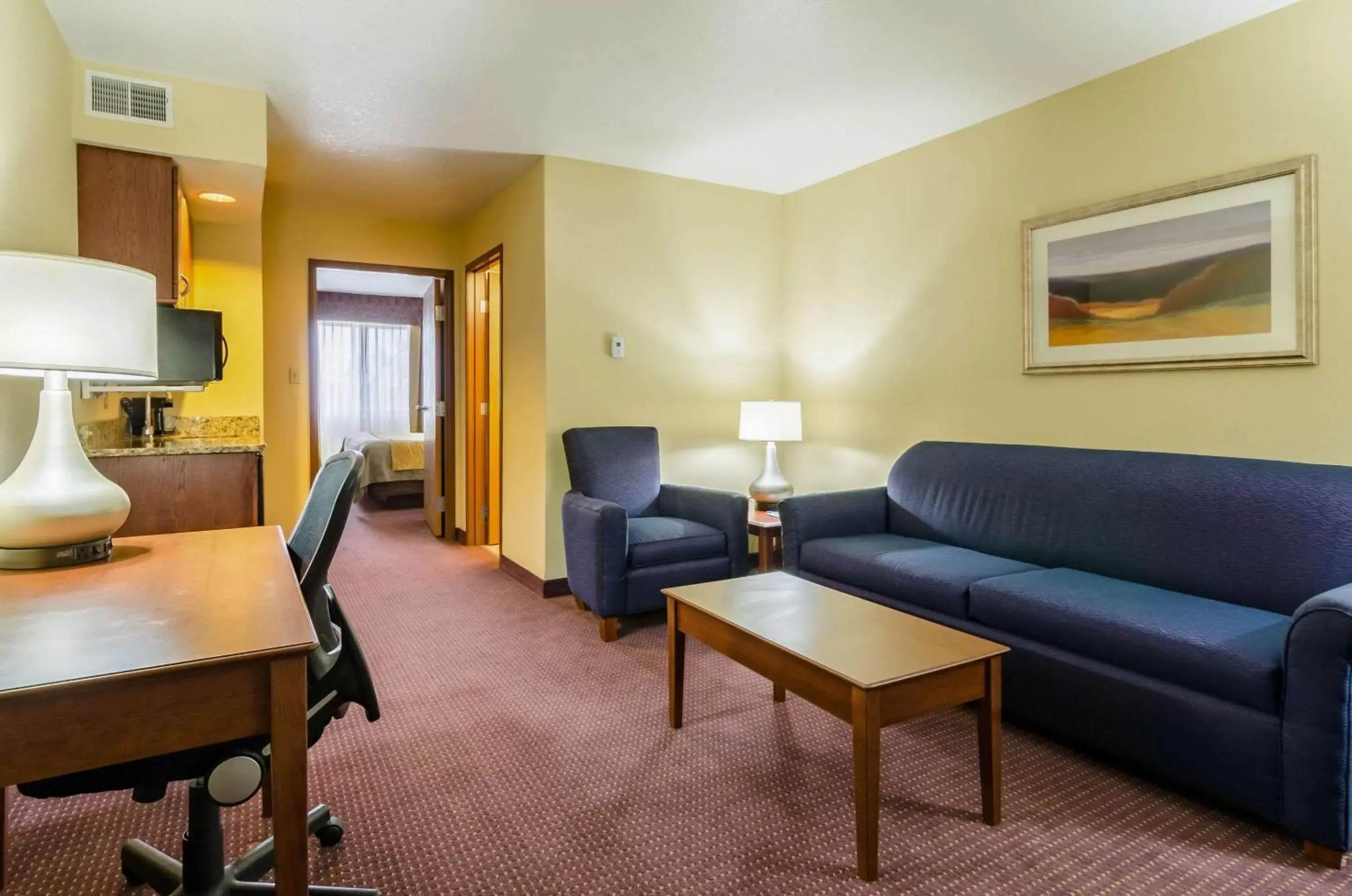 Photo of the whole room, Seating Area in Comfort Inn Colby