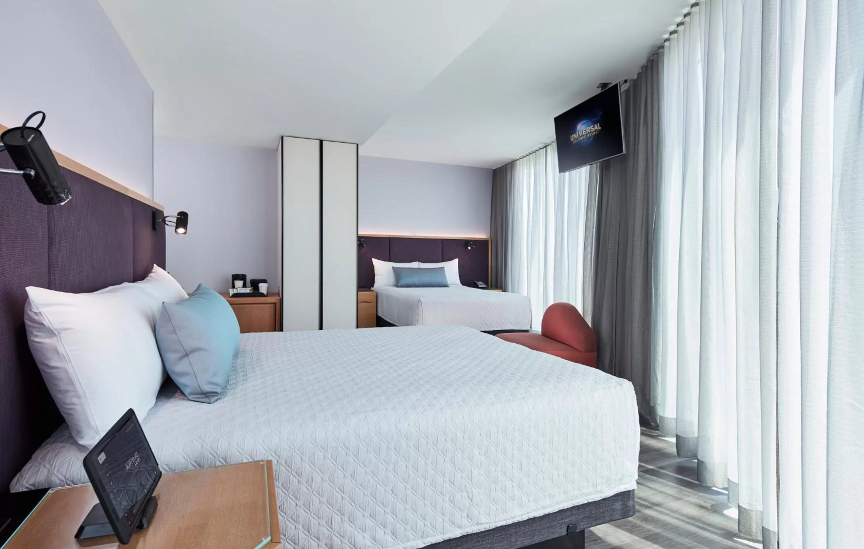 Photo of the whole room, Bed in Universal's Aventura Hotel