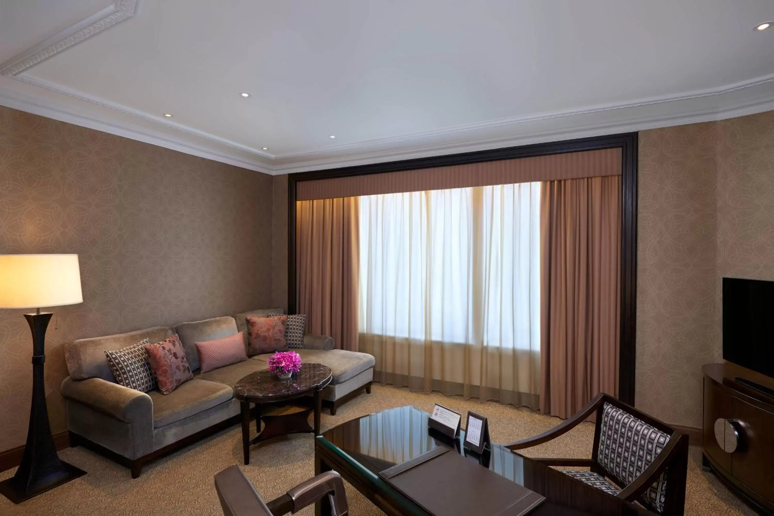 Living room, Seating Area in Sheraton Grande Sukhumvit, a Luxury Collection Hotel, Bangkok