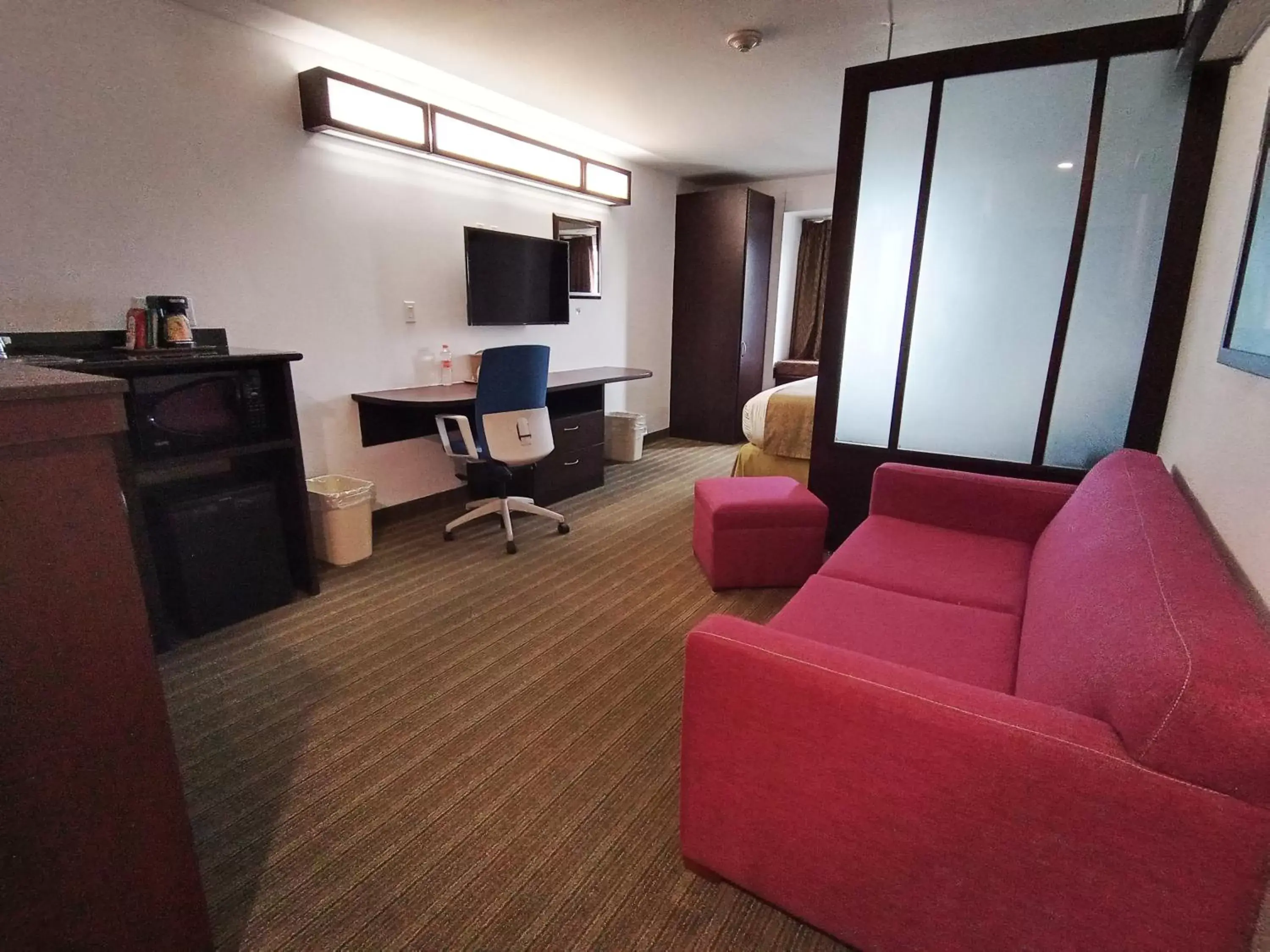 Living room, Seating Area in Microtel Inn and Suites by Wyndham Toluca