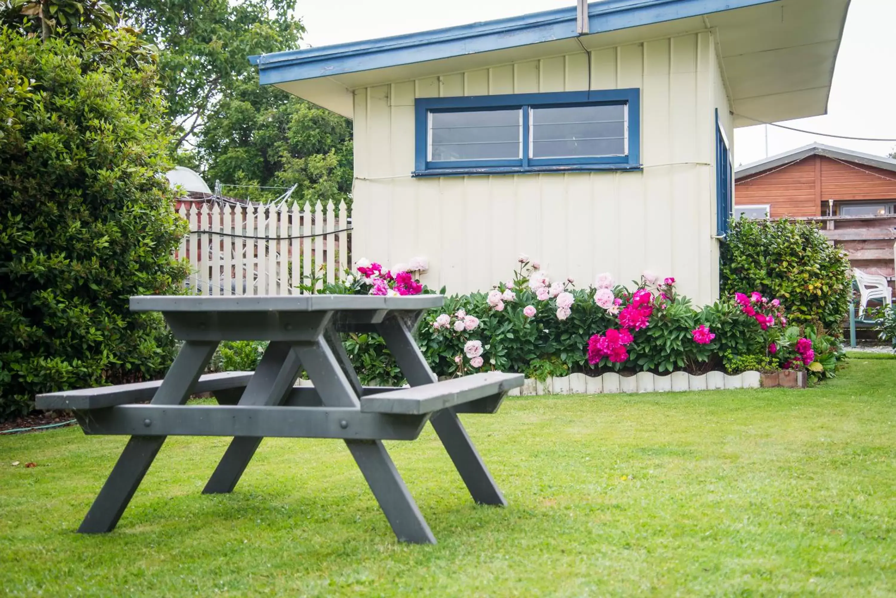 Day, Garden in Alpenhorn Motel