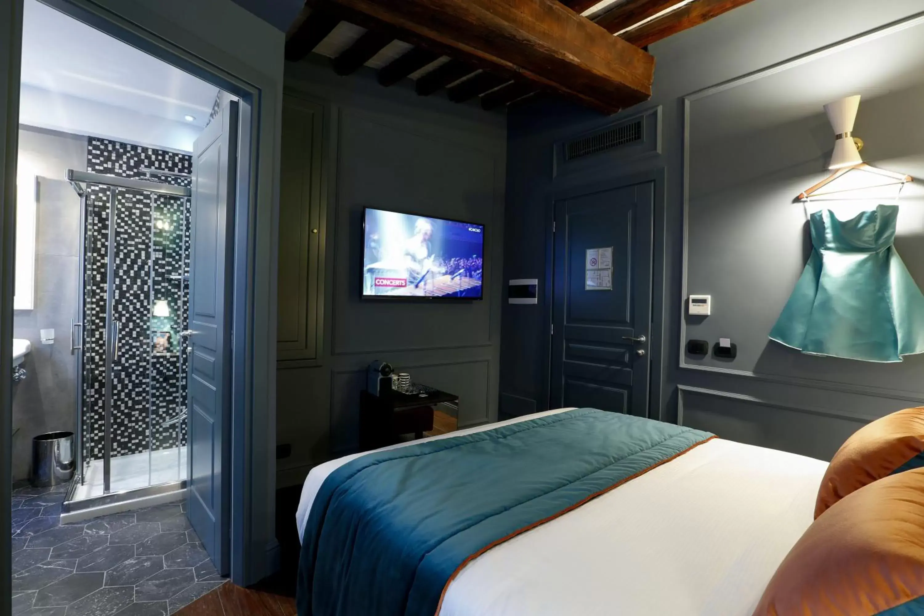 Shower, Bed in Saint B Boutique Hotel STB