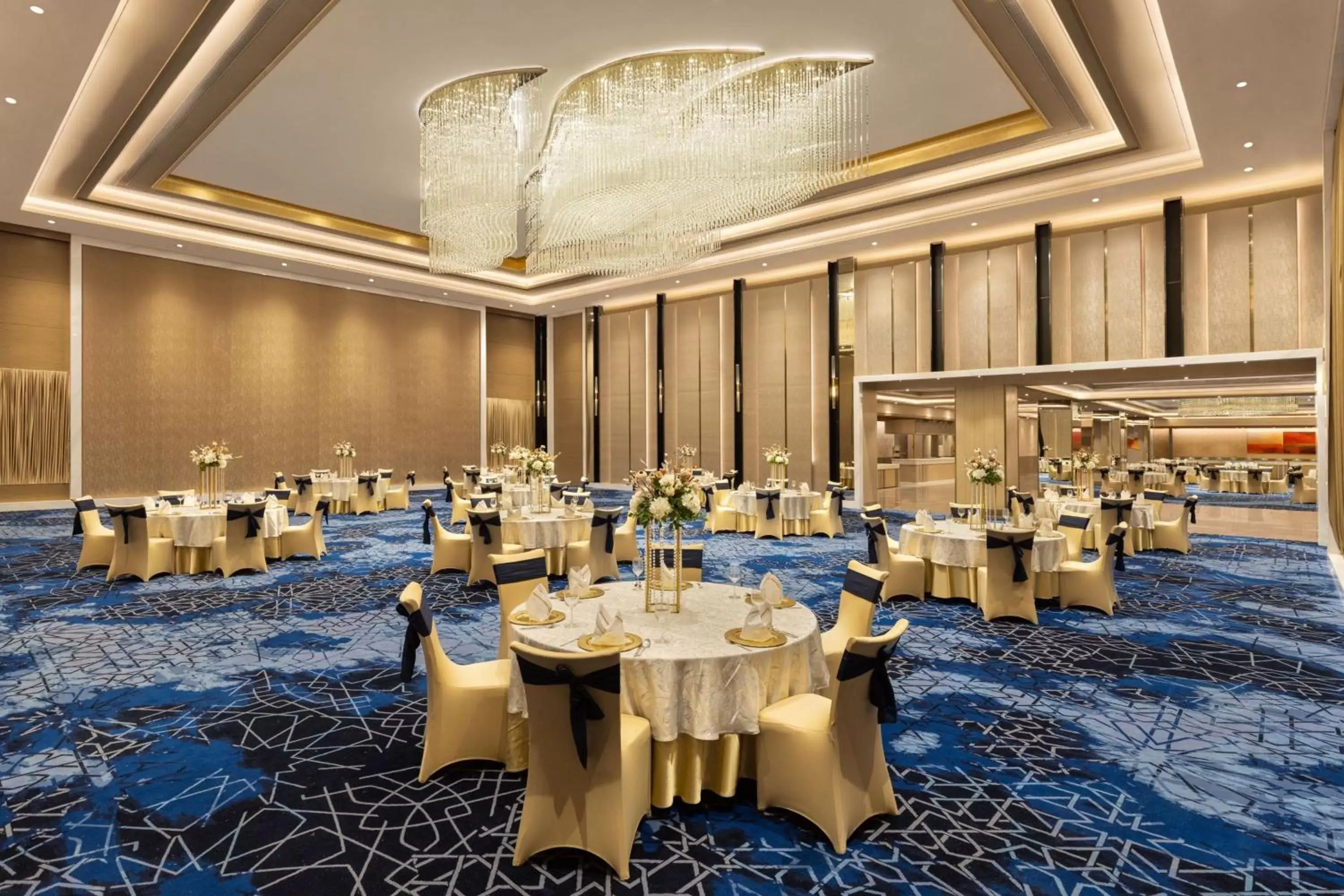 Meeting/conference room, Restaurant/Places to Eat in Courtyard by Marriott Bhopal