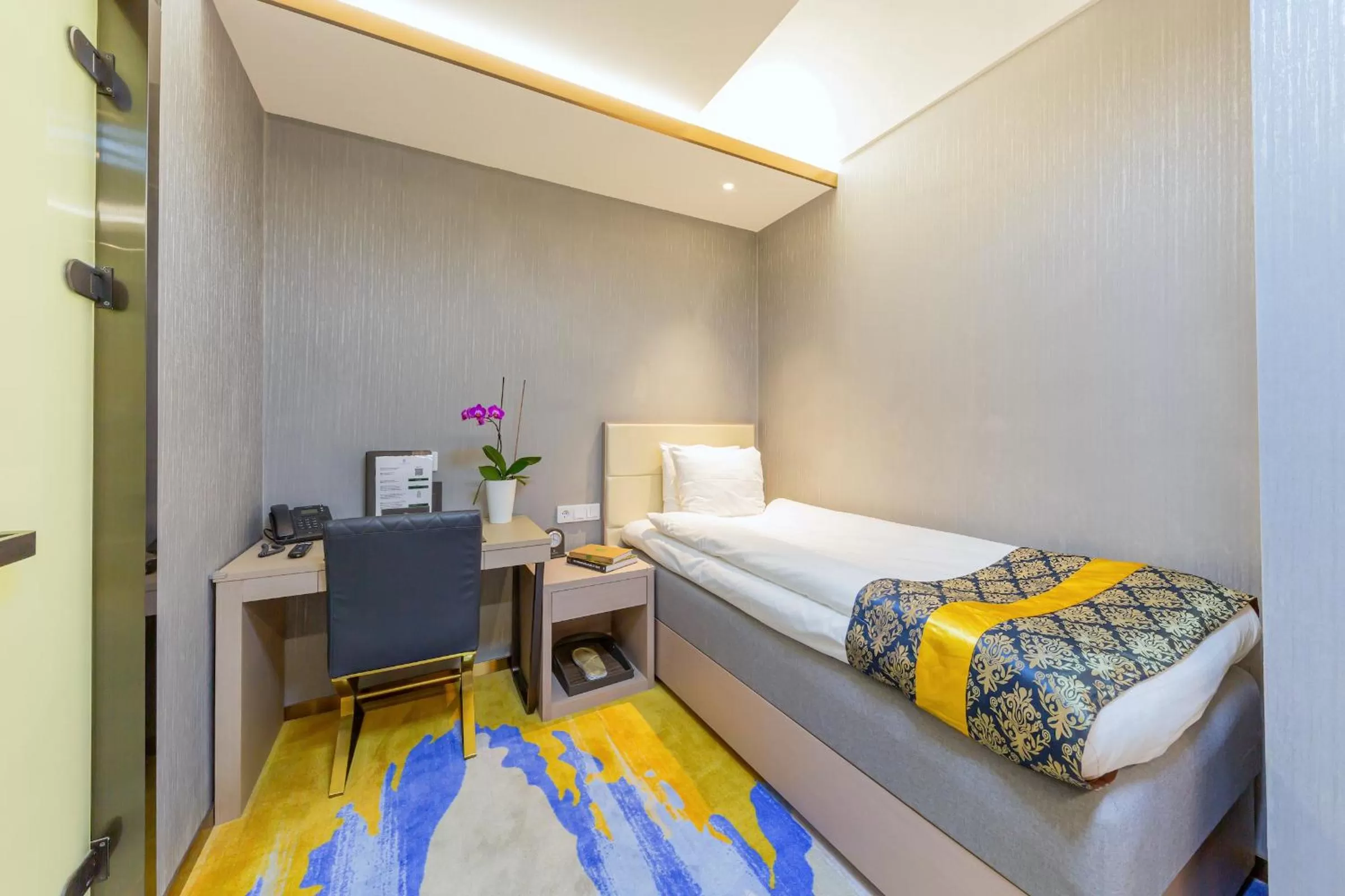 Bed in Livington Hotel