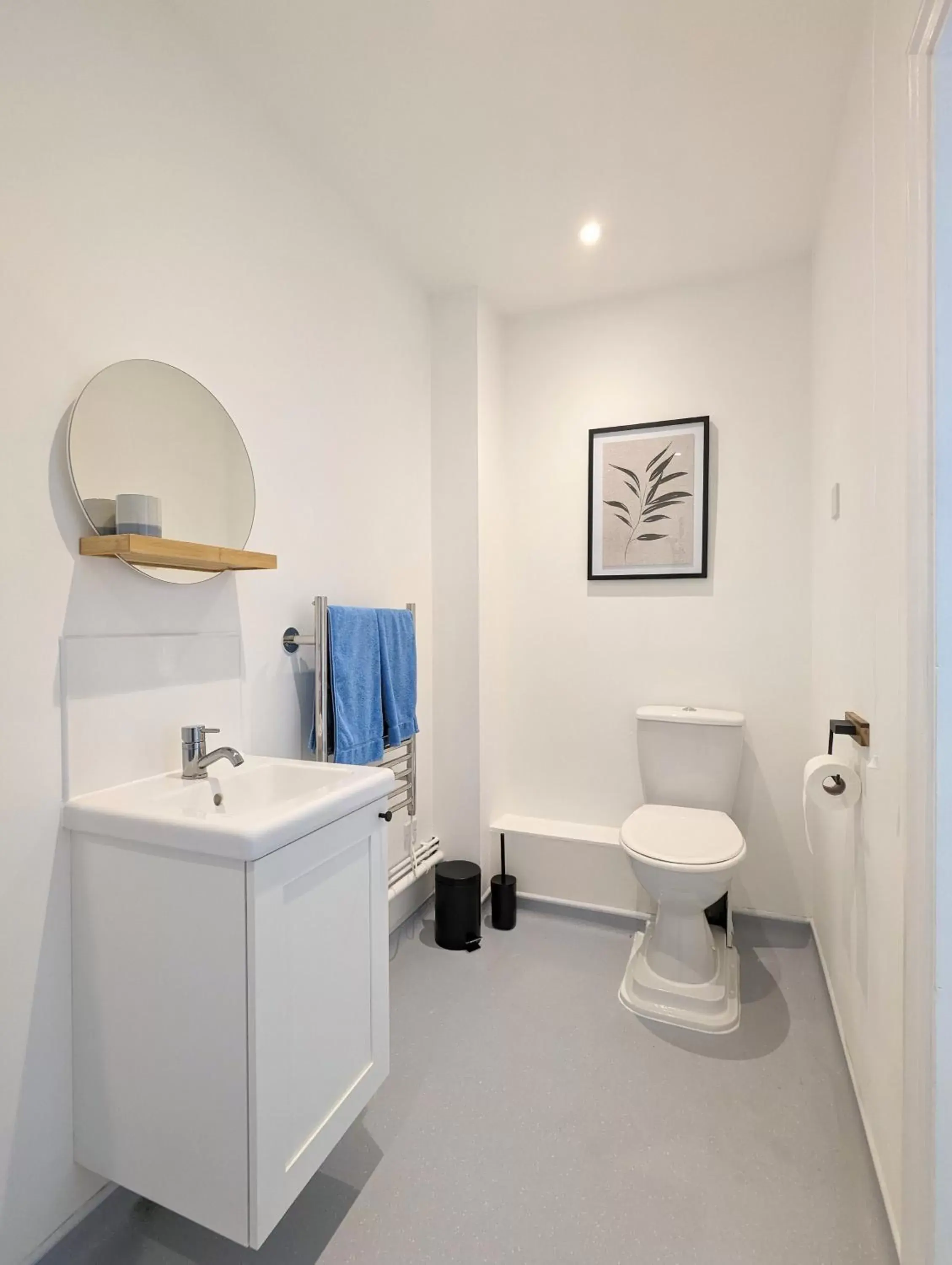 Toilet, Bathroom in Kingfisher Barn B&B