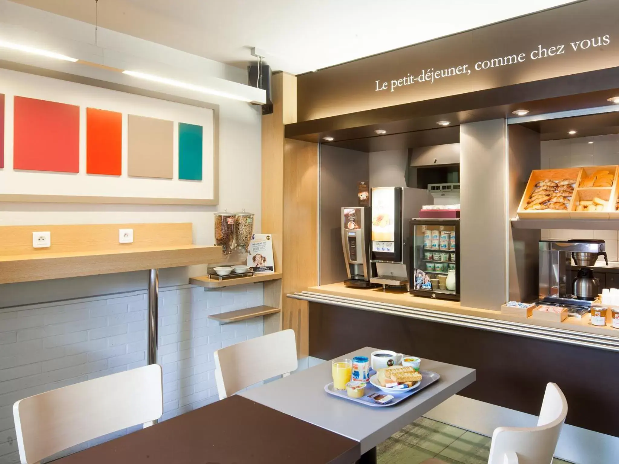 Food and drinks, Coffee/Tea Facilities in B&B HOTEL Bretigny-sur-Orge