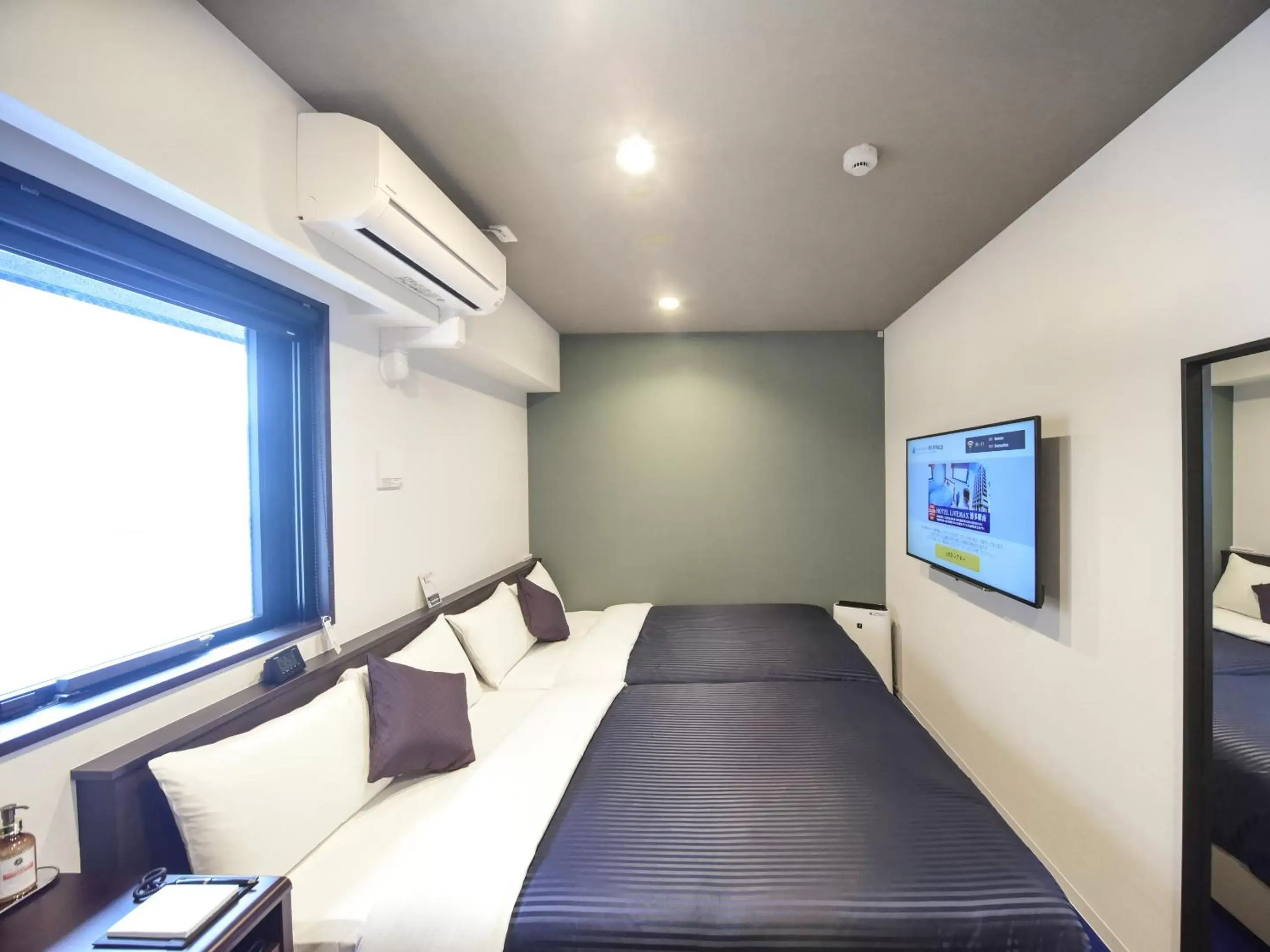 Bed in HOTEL LiVEMAX Hakataeki Minami Bed in HOTEL LiVEMAX Hakataeki Minami