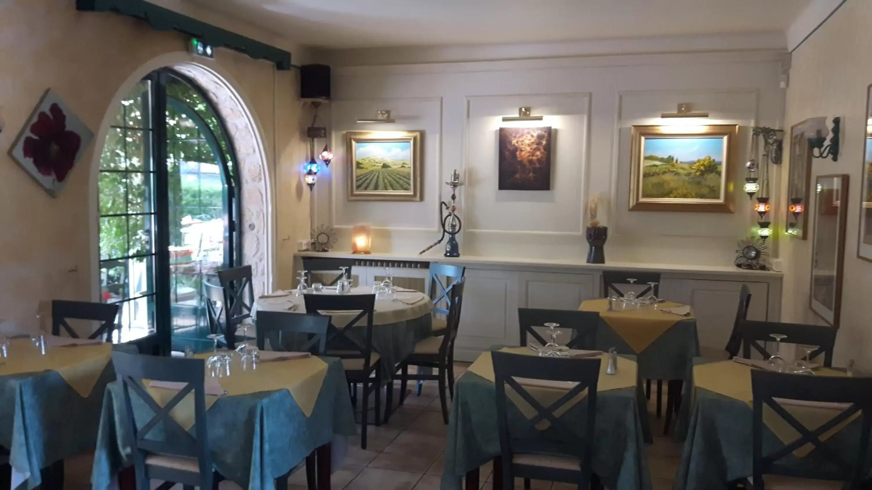 Restaurant/Places to Eat in Auberge les Aromes