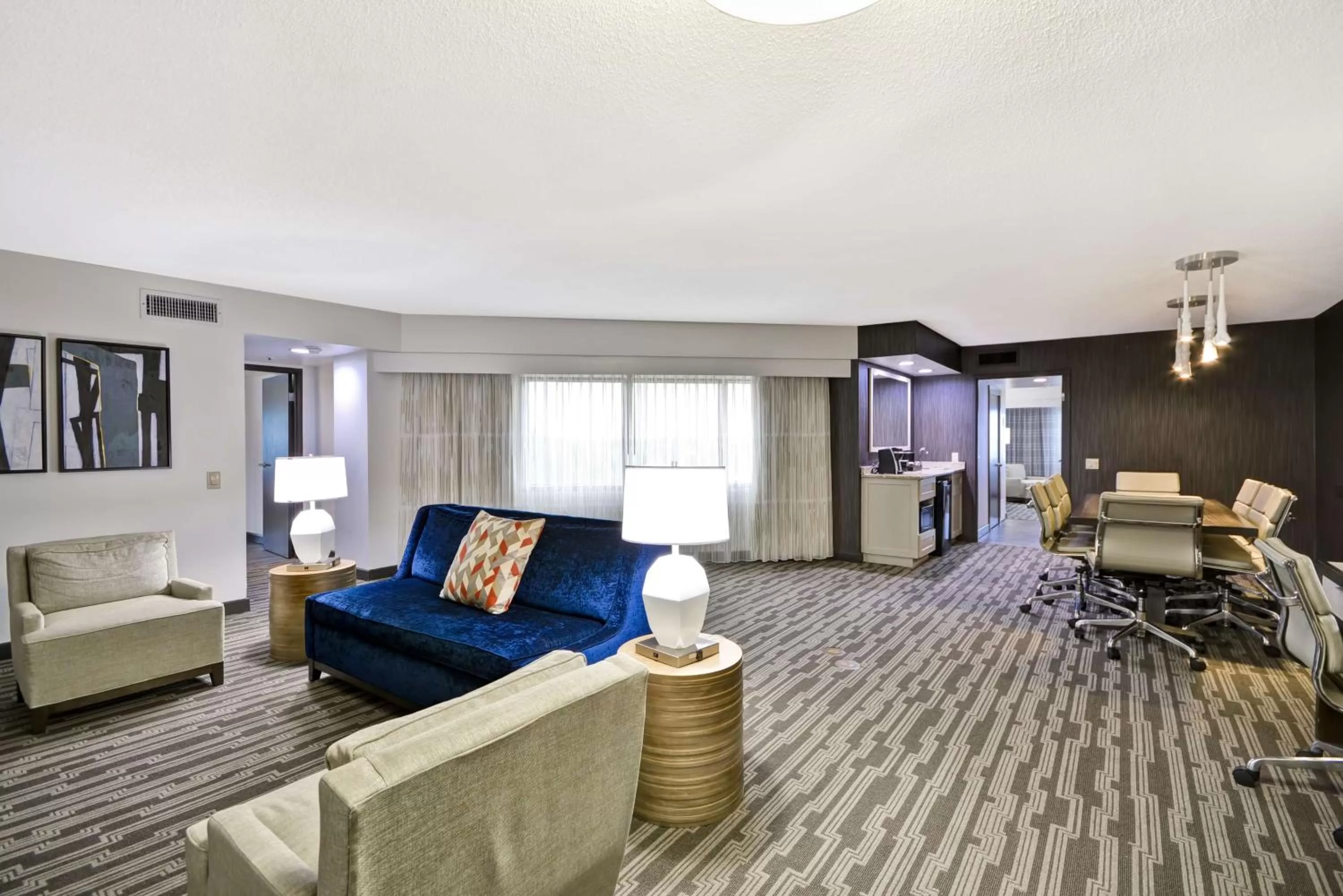 Living room in Embassy Suites Charlotte