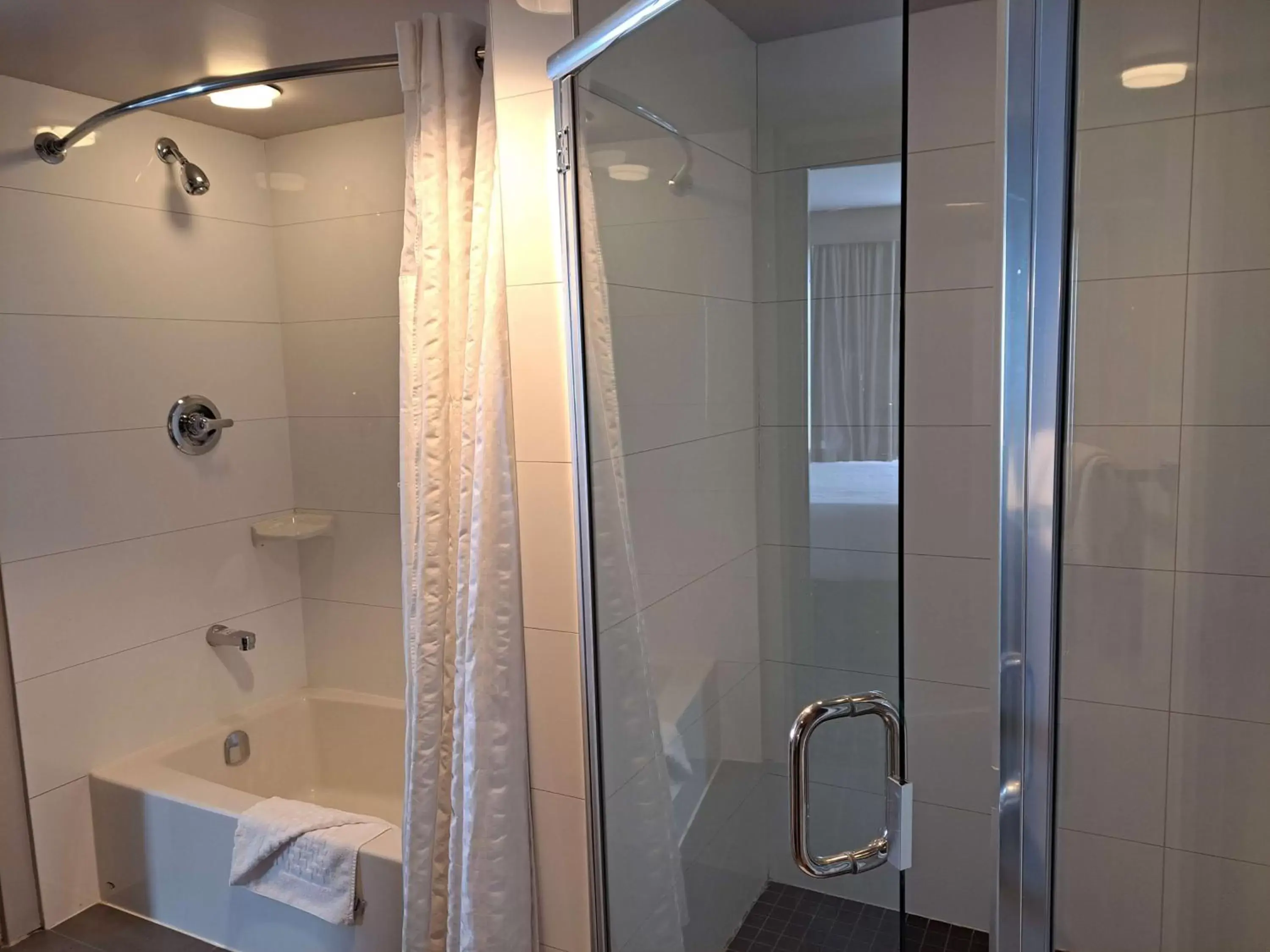 Bathroom in Best Western Plus Vancouver Airport Hotel