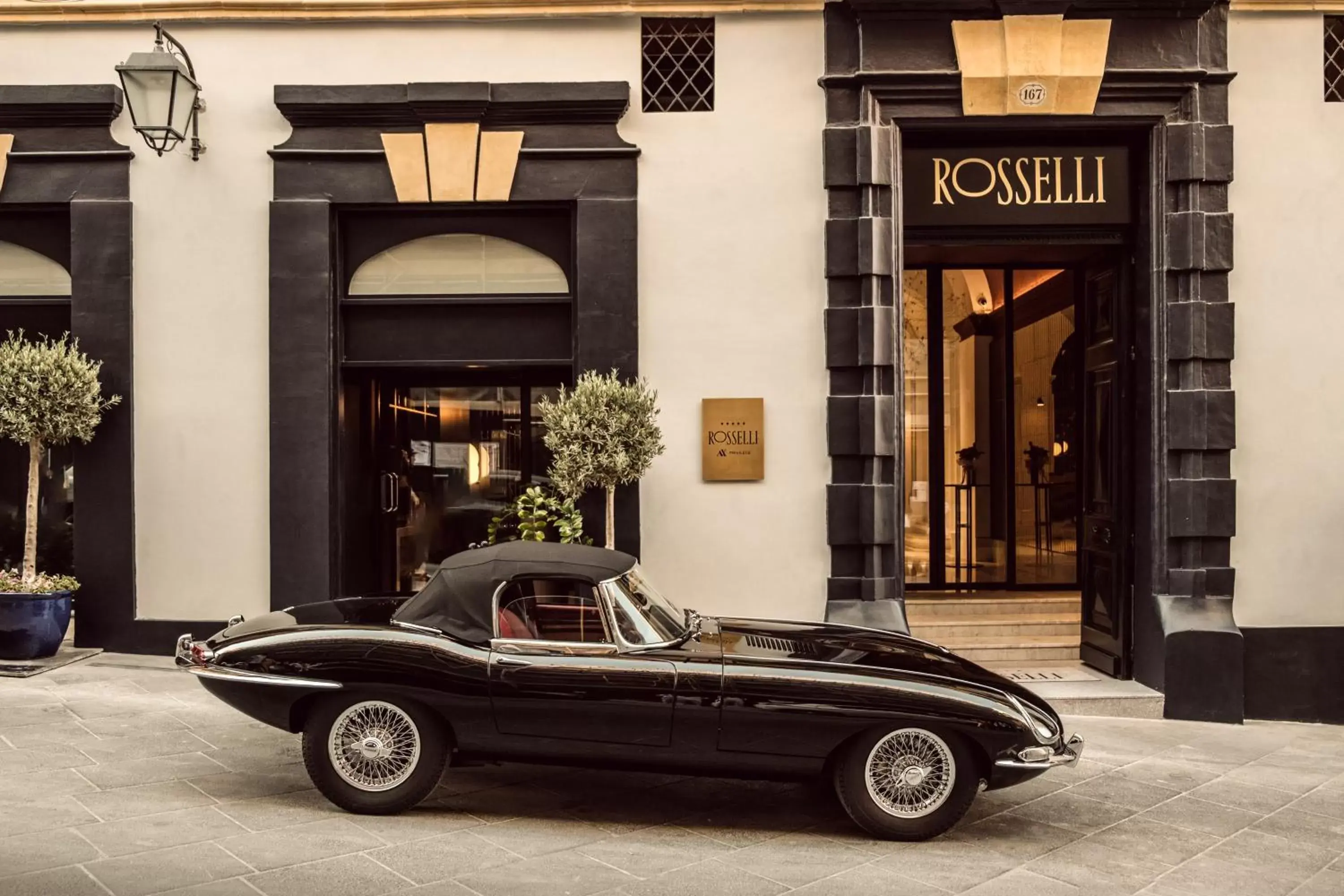 Facade/entrance in Rosselli