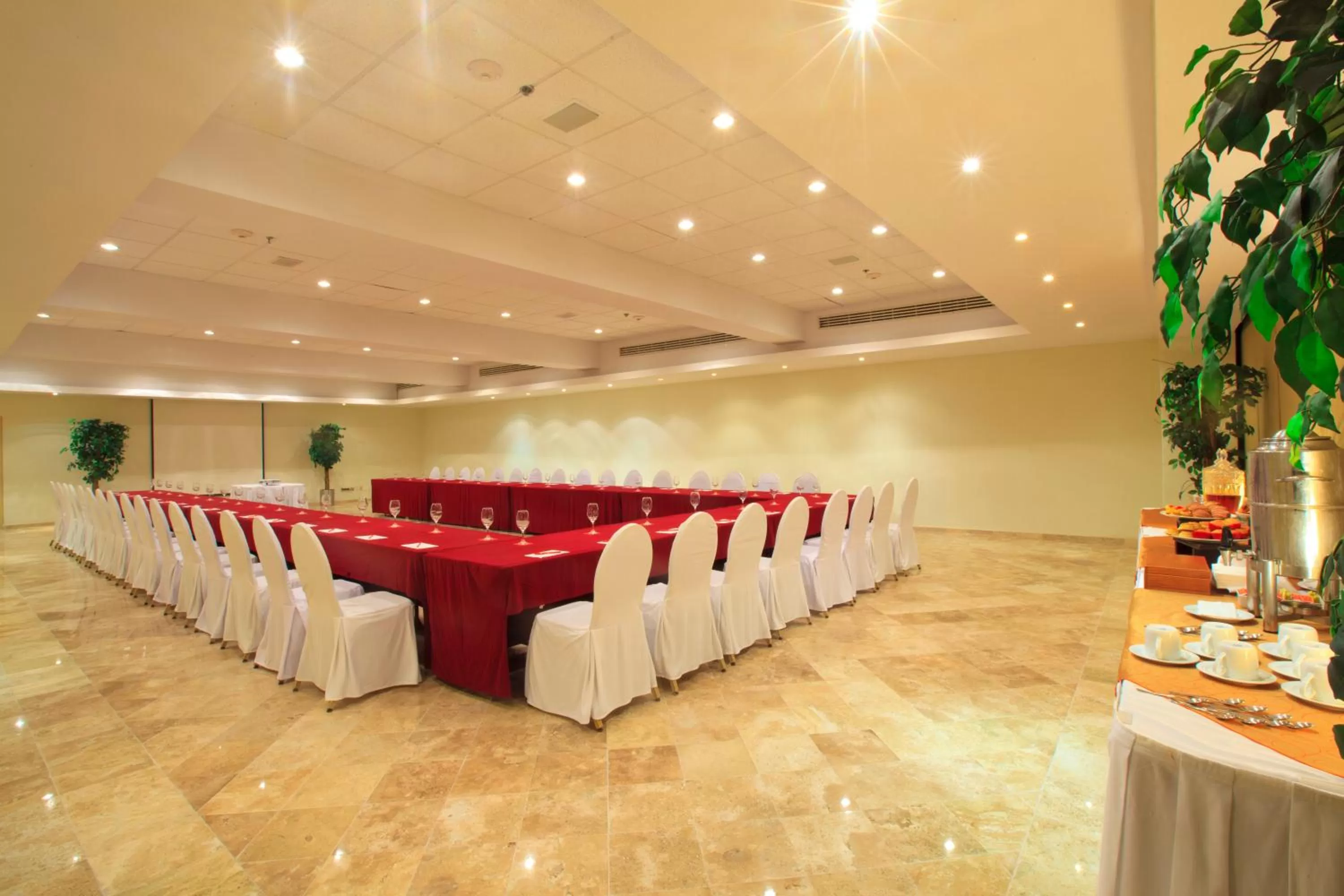 Business facilities in Krystal Cancun