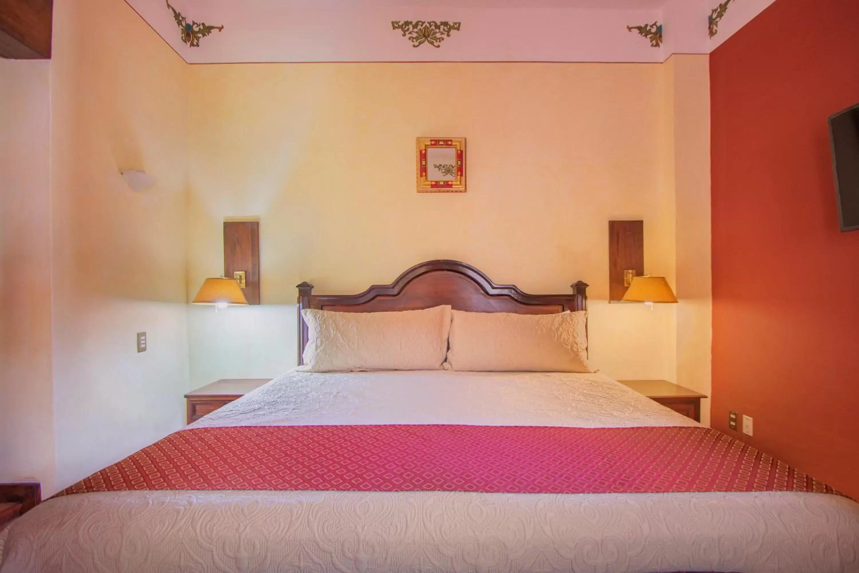 Bed in Hotel Casa Barrocco Oaxaca