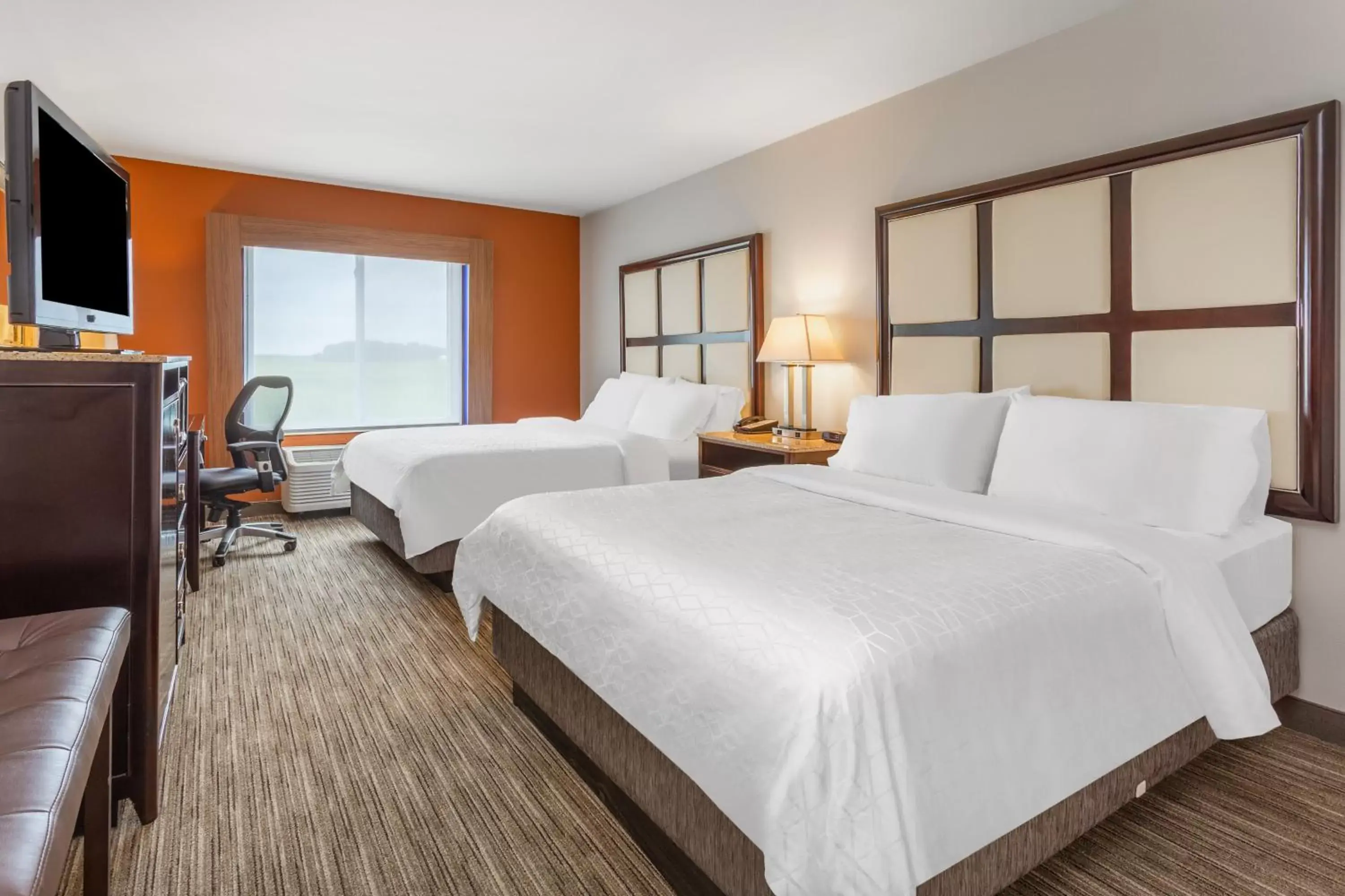 Photo of the whole room, Bed in Holiday Inn Express - Albert Lea, an IHG Hotel