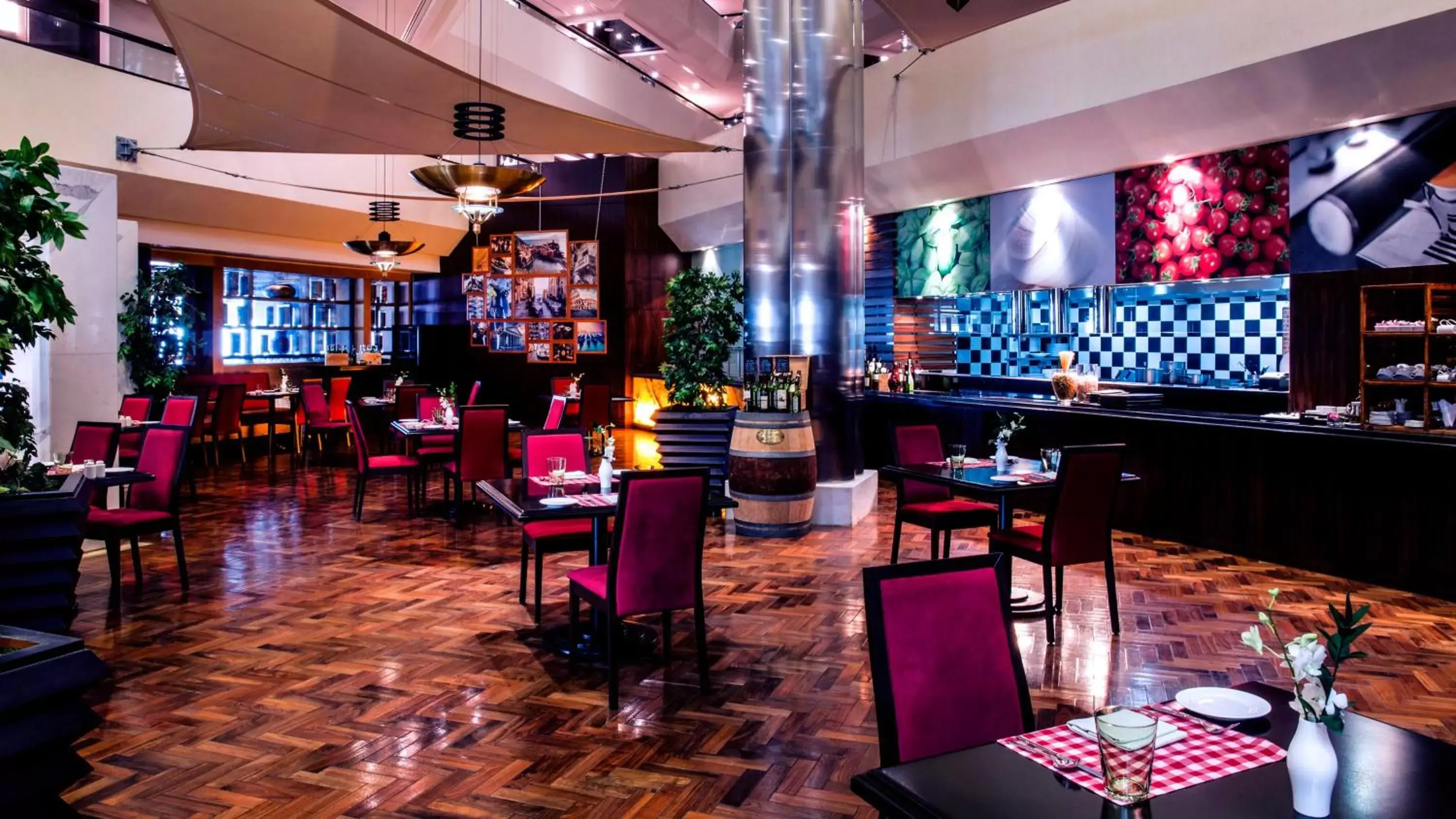 Restaurant/Places to Eat in Crowne Plaza Dubai Deira, an IHG Hotel