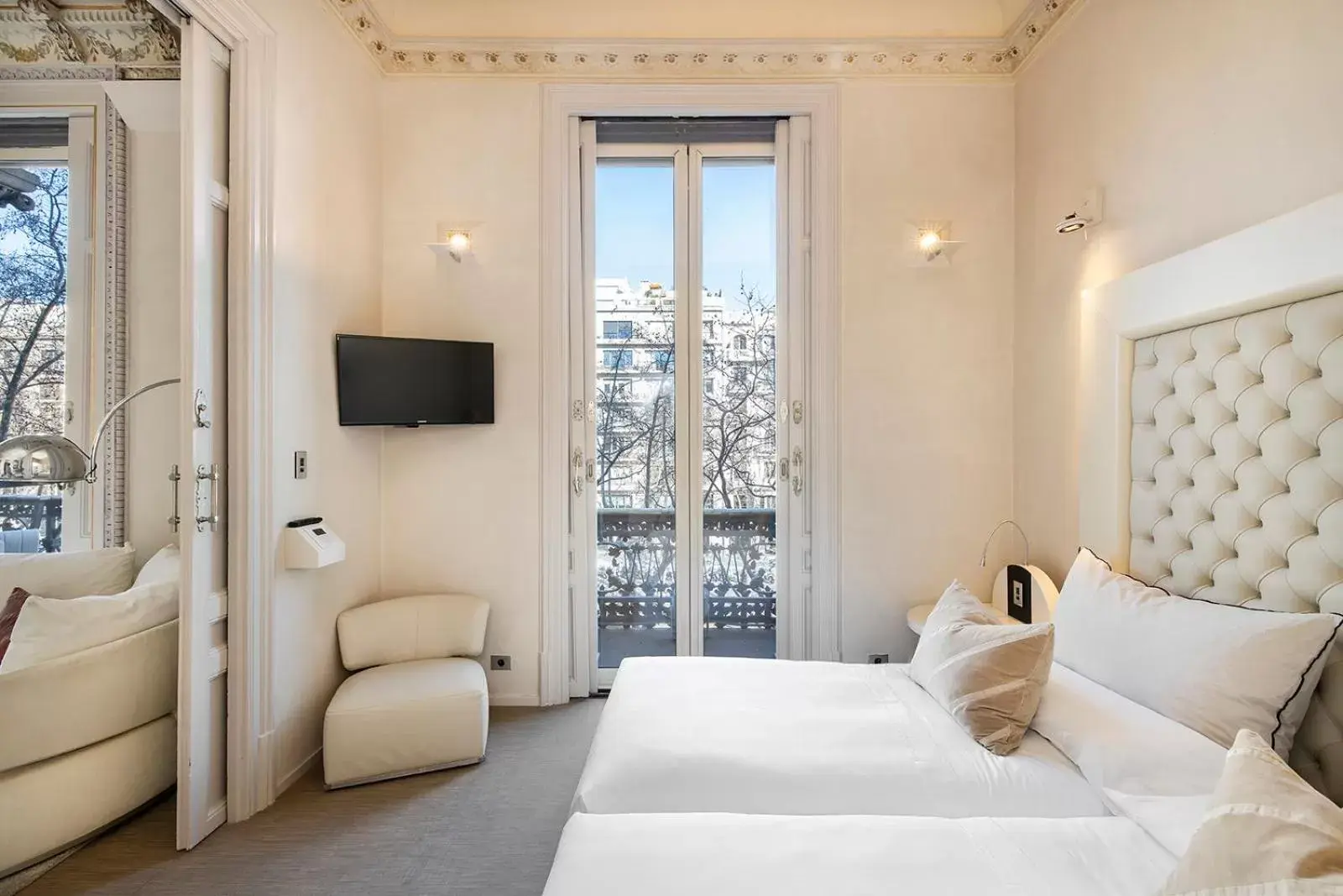 Bed in El Palauet Royal Suites