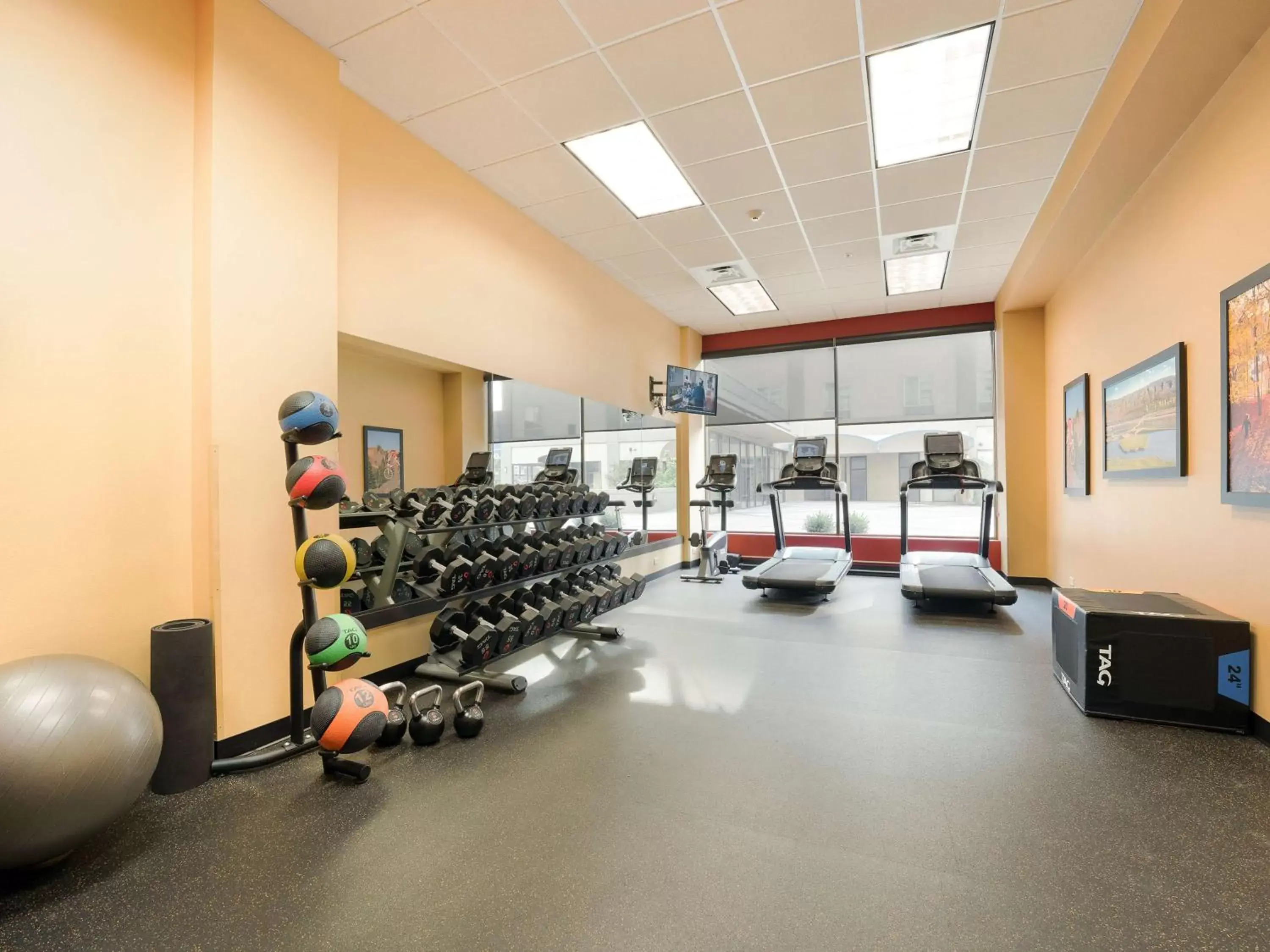 Fitness centre/facilities, Fitness Center/Facilities in Hotel Maison Yakima Tapestry Collection by Hilton