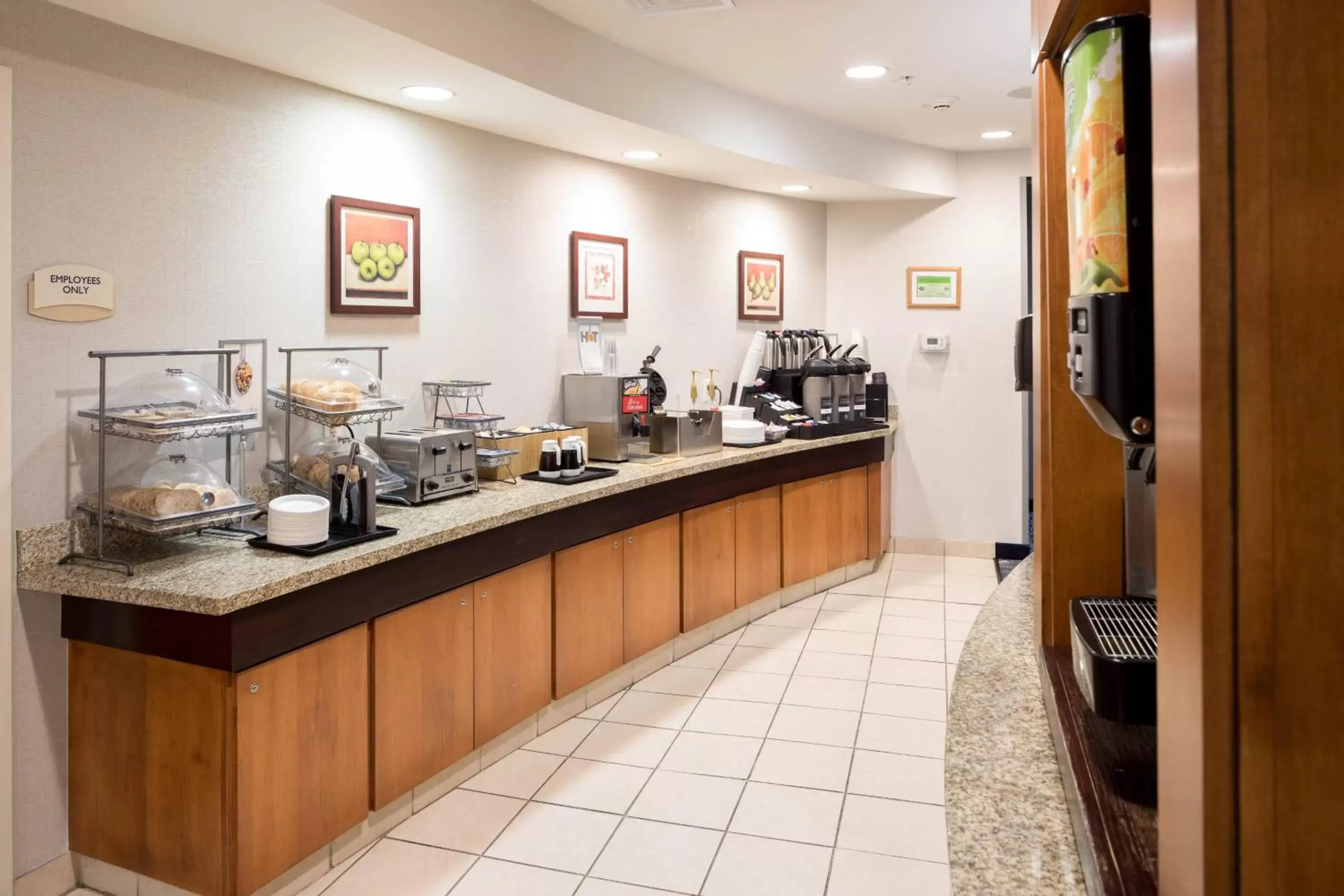 Breakfast, Restaurant/Places to Eat in Fairfield Inn and Suites by Marriott South Boston