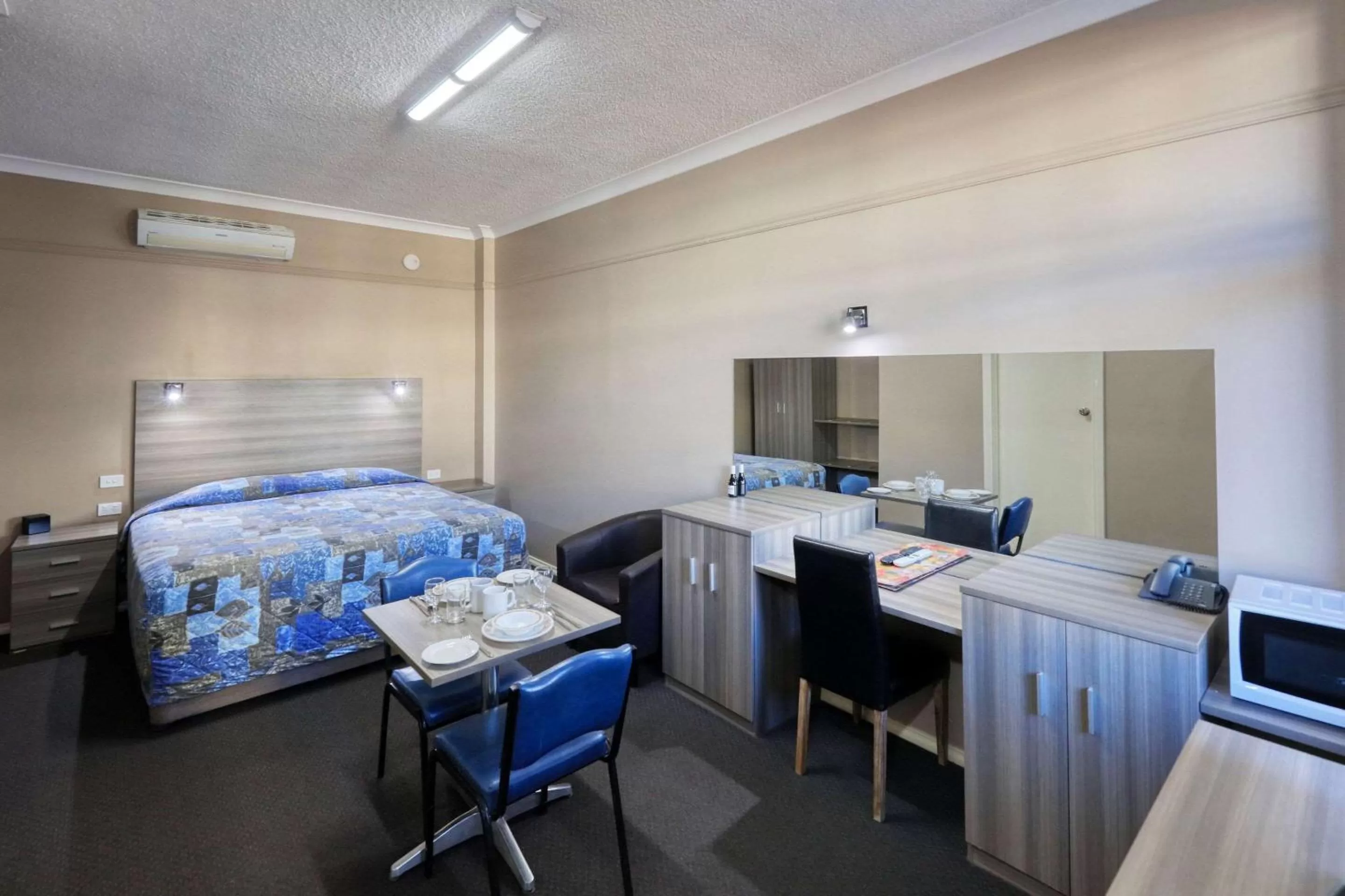 Bedroom, Bed in Comfort Inn Crystal Broken Hill
